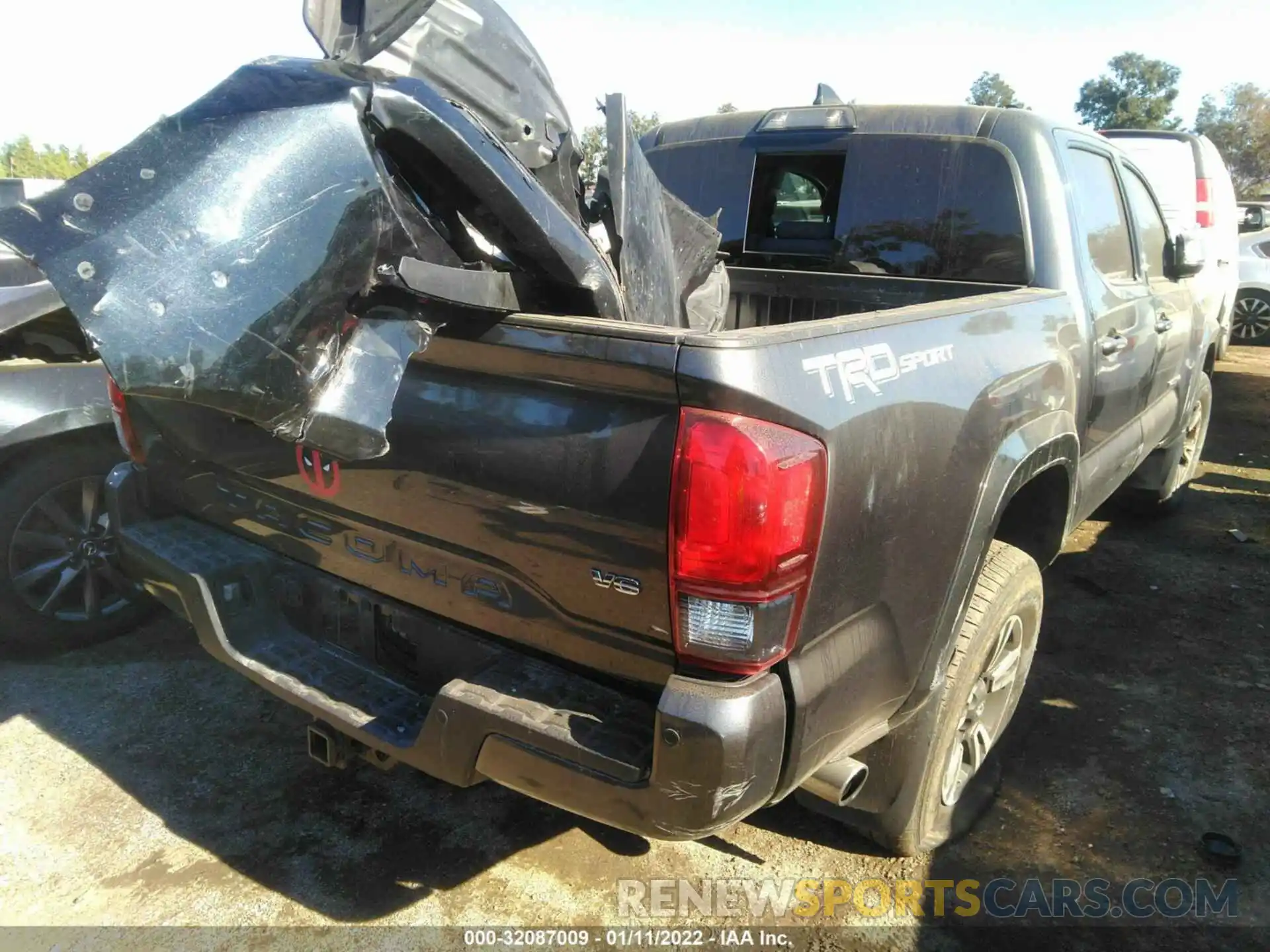 4 Photograph of a damaged car 3TMAZ5CN6KM098840 TOYOTA TACOMA 2WD 2019