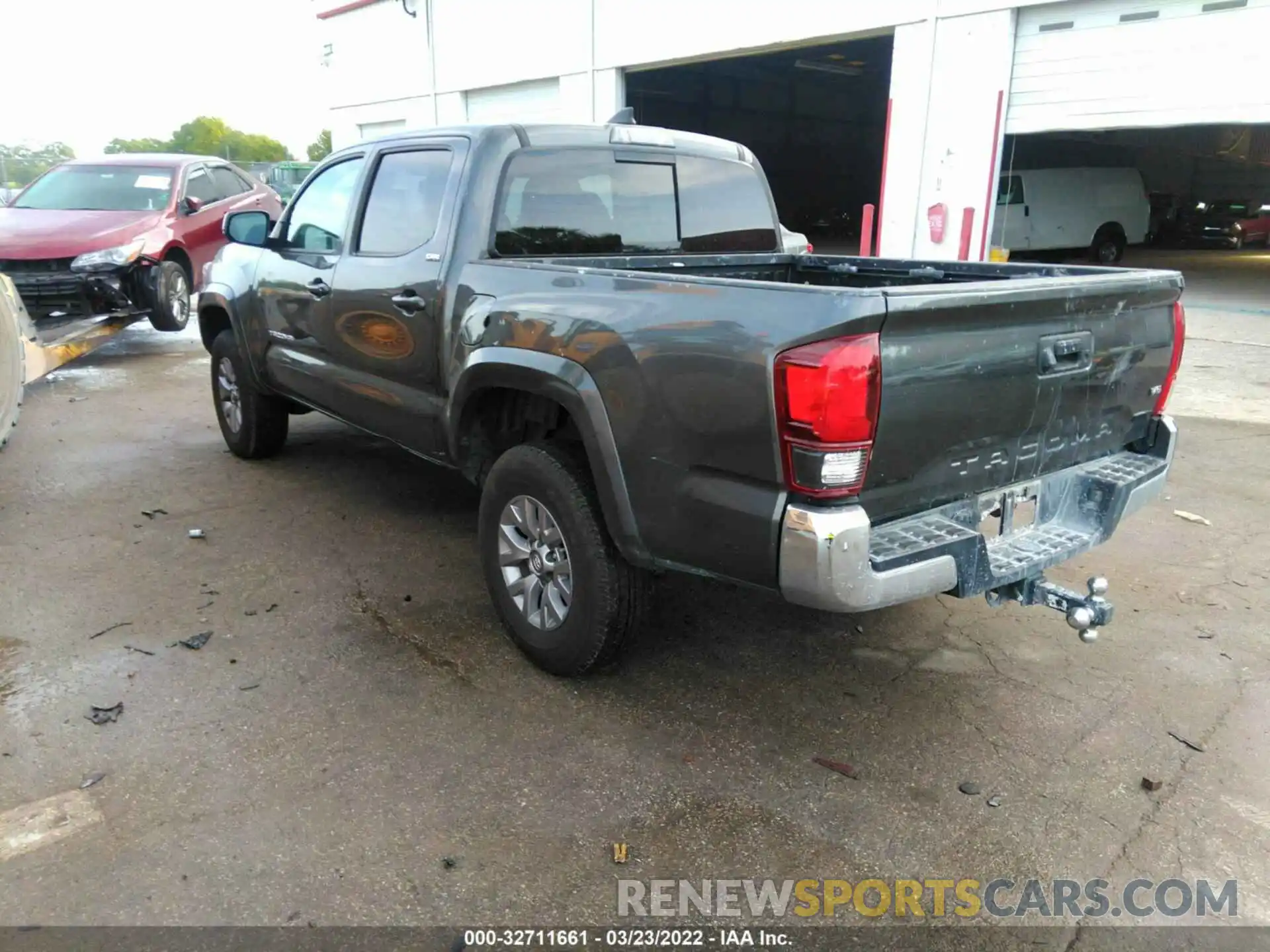 3 Photograph of a damaged car 3TMAZ5CN6KM105513 TOYOTA TACOMA 2WD 2019