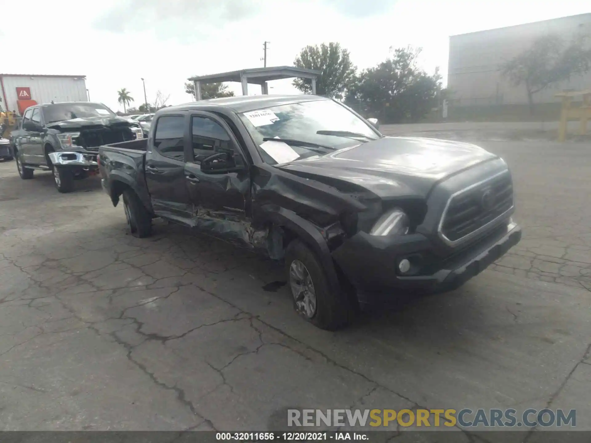 1 Photograph of a damaged car 3TMAZ5CN6KM111084 TOYOTA TACOMA 2WD 2019