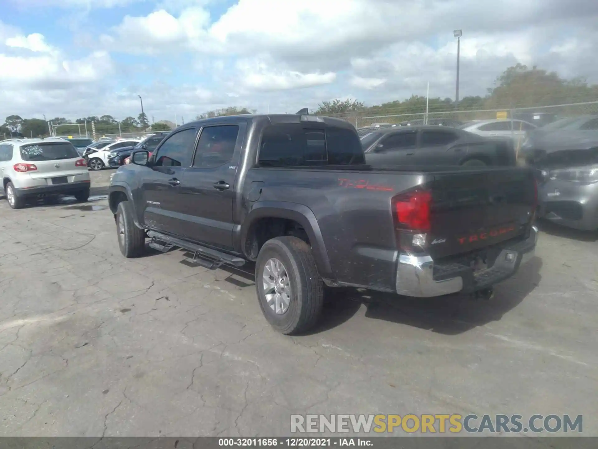 3 Photograph of a damaged car 3TMAZ5CN6KM111084 TOYOTA TACOMA 2WD 2019