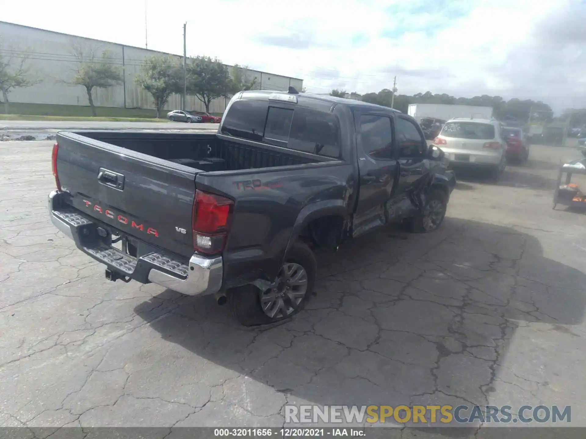 4 Photograph of a damaged car 3TMAZ5CN6KM111084 TOYOTA TACOMA 2WD 2019