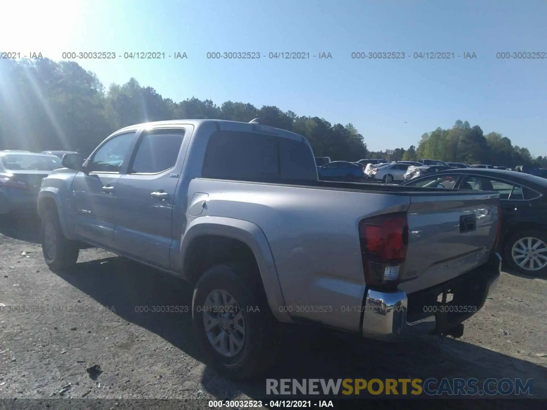 3 Photograph of a damaged car 3TMAZ5CN7KM085613 TOYOTA TACOMA 2WD 2019