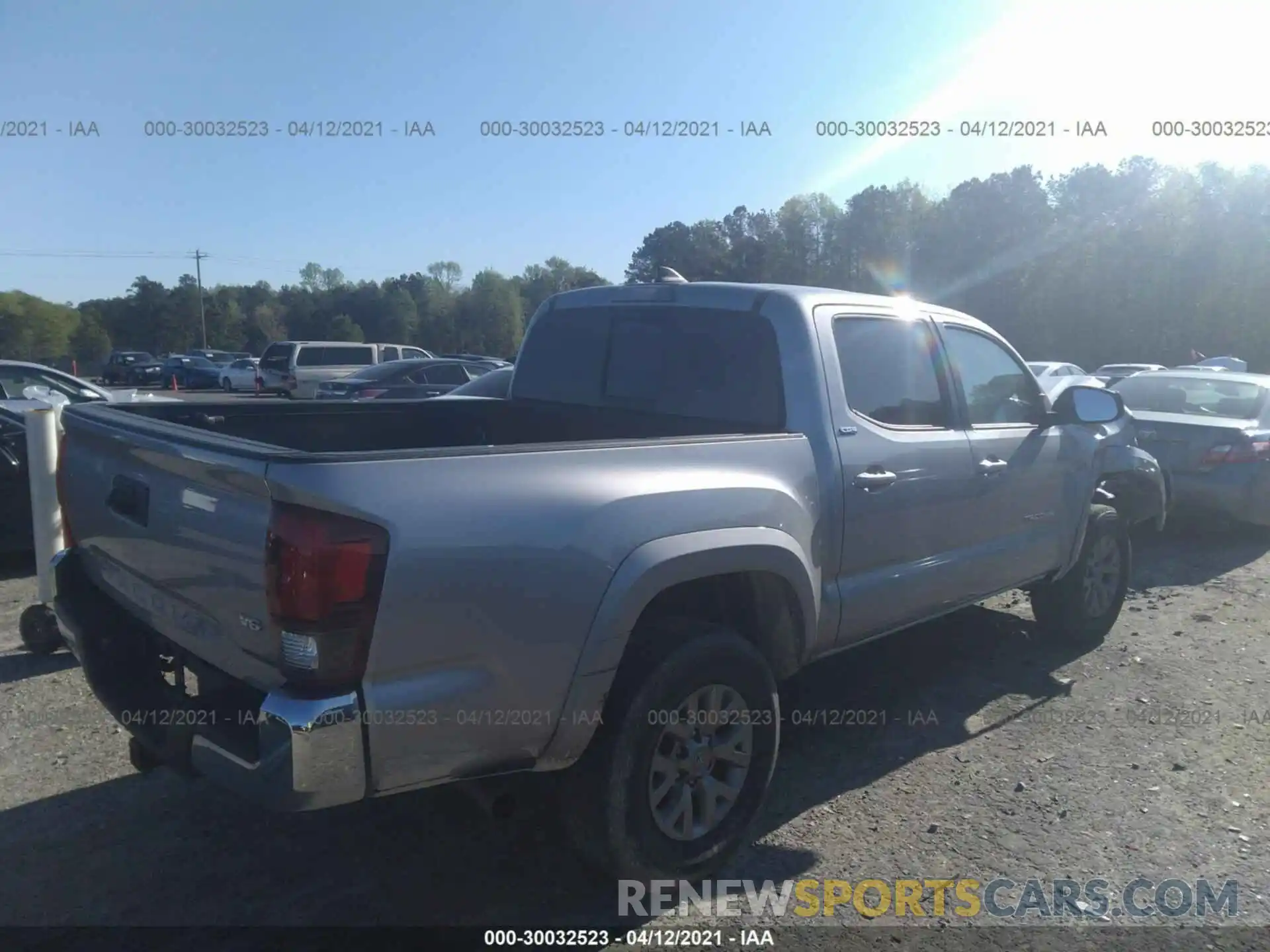 4 Photograph of a damaged car 3TMAZ5CN7KM085613 TOYOTA TACOMA 2WD 2019