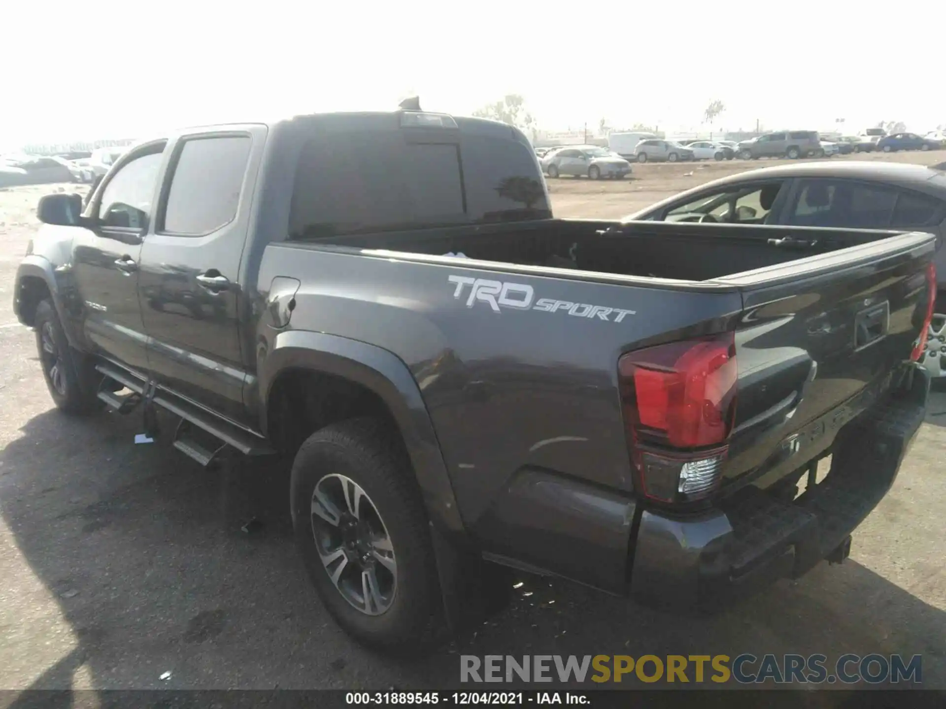 3 Фотография поврежденного автомобиля 3TMAZ5CN7KM090813 TOYOTA TACOMA 2WD 2019