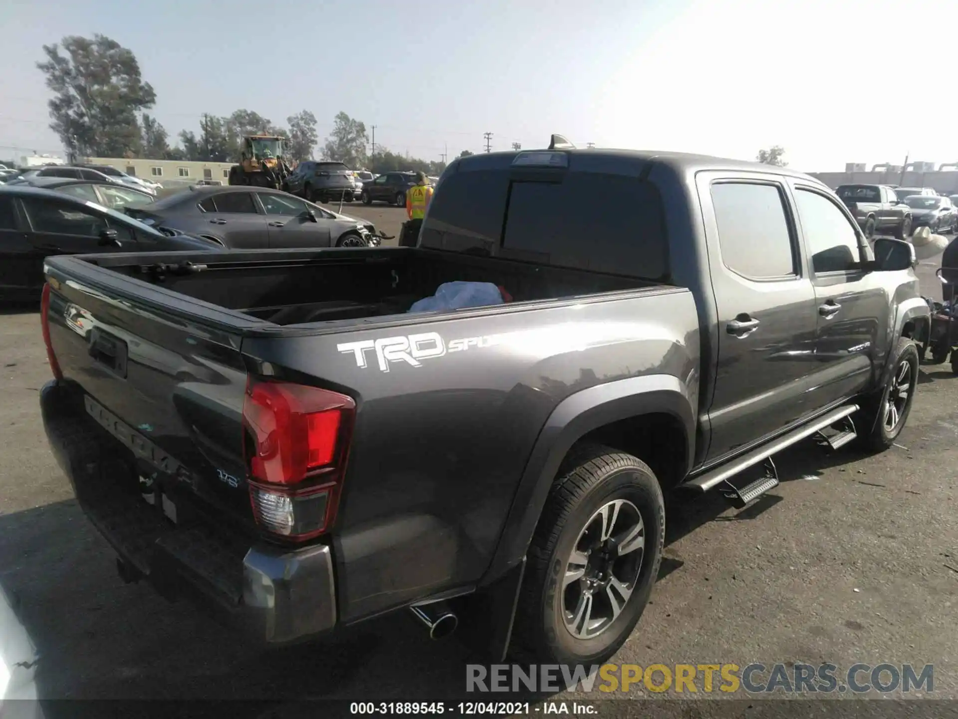 4 Фотография поврежденного автомобиля 3TMAZ5CN7KM090813 TOYOTA TACOMA 2WD 2019