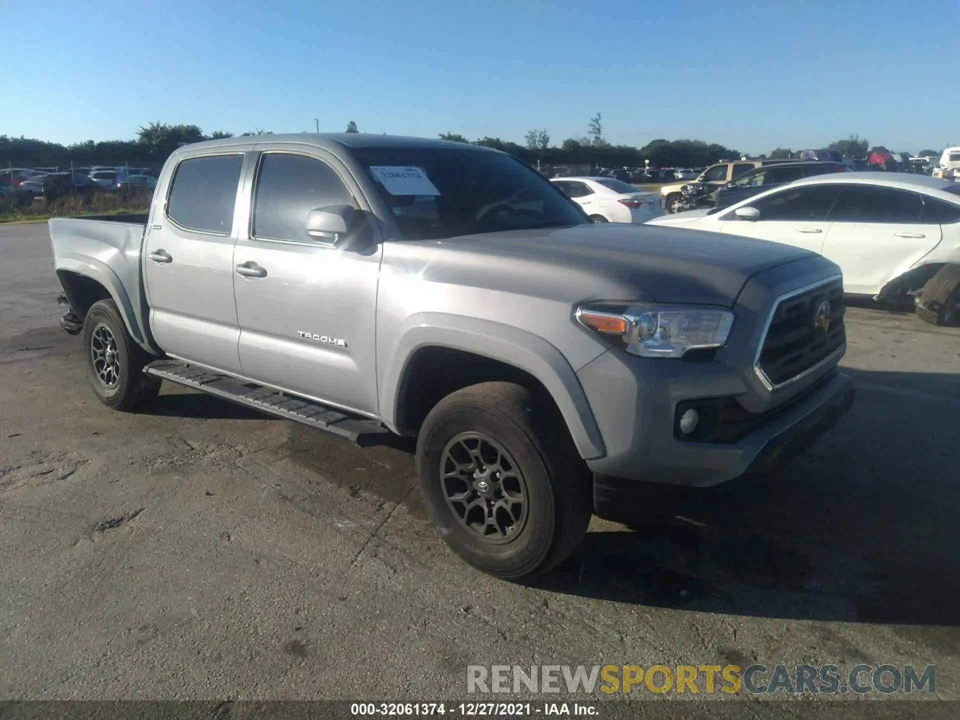 1 Фотография поврежденного автомобиля 3TMAZ5CN7KM099852 TOYOTA TACOMA 2WD 2019