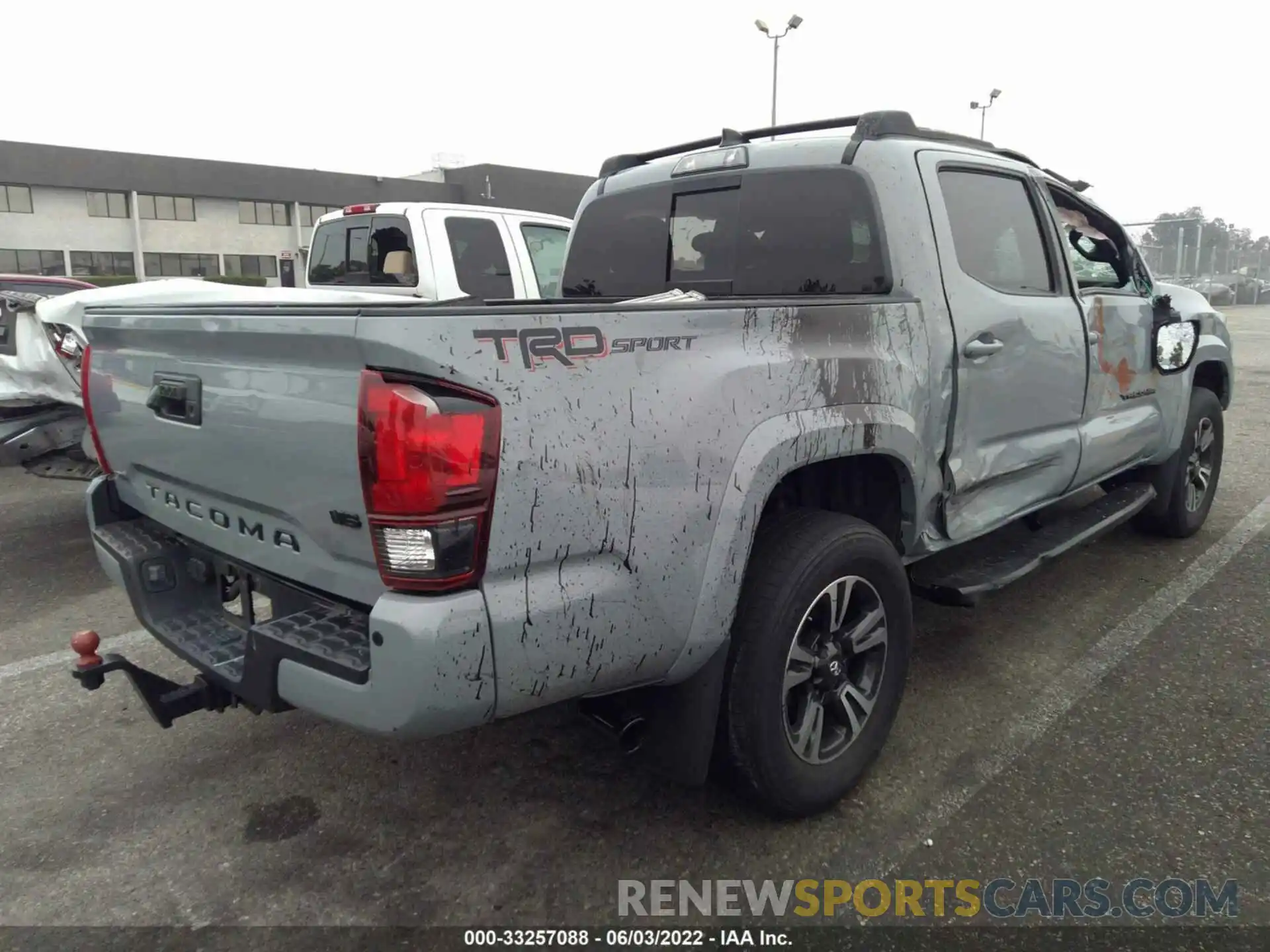 4 Photograph of a damaged car 3TMAZ5CN8KM088634 TOYOTA TACOMA 2WD 2019