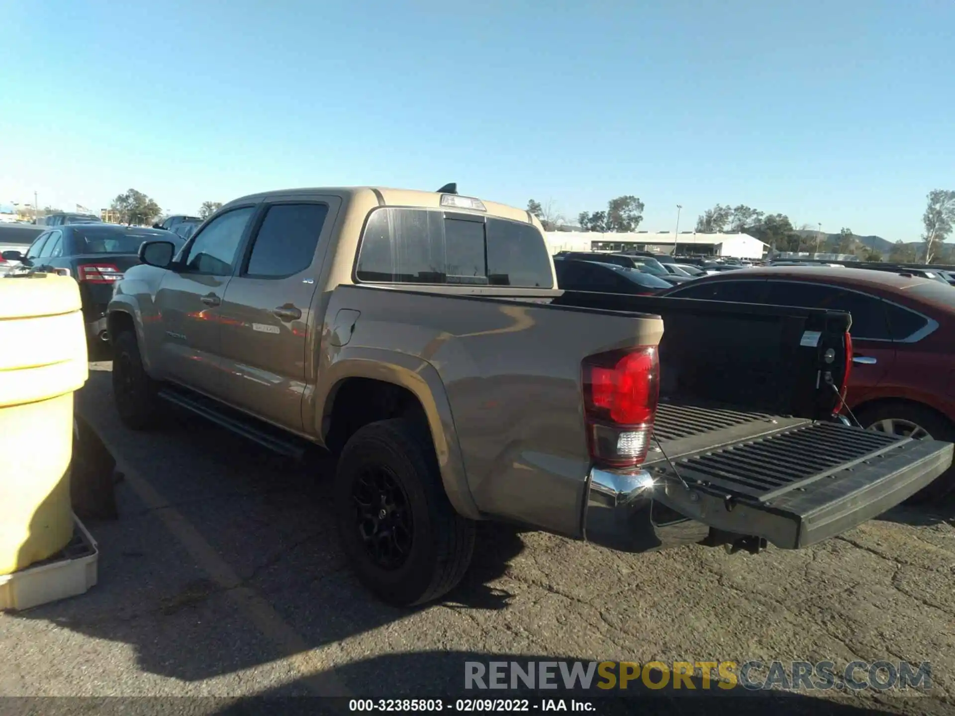 3 Photograph of a damaged car 3TMAZ5CN8KM091405 TOYOTA TACOMA 2WD 2019