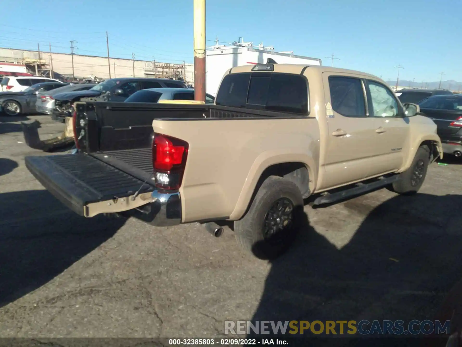 4 Photograph of a damaged car 3TMAZ5CN8KM091405 TOYOTA TACOMA 2WD 2019