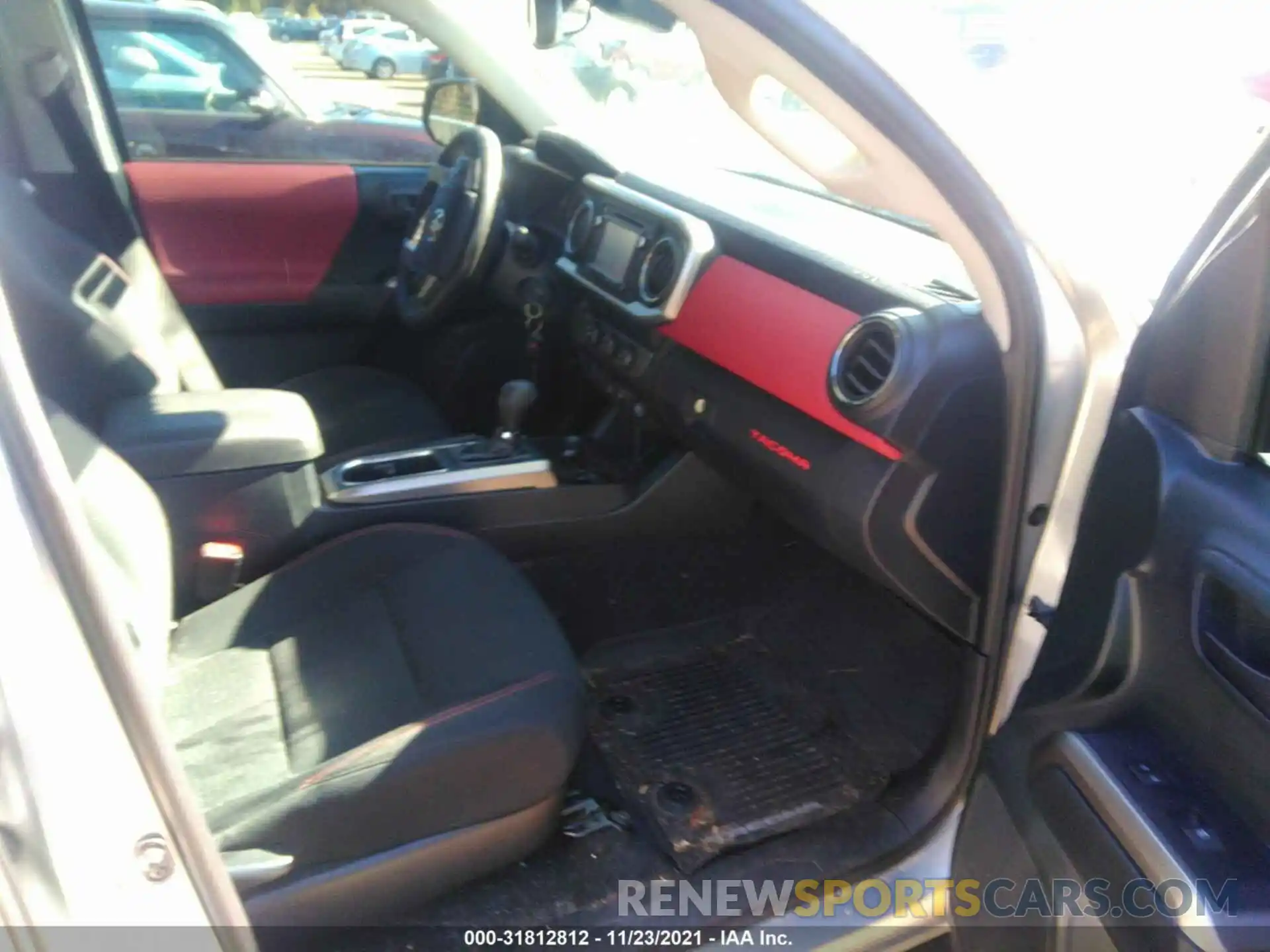 5 Photograph of a damaged car 3TMAZ5CN8KM101544 TOYOTA TACOMA 2WD 2019