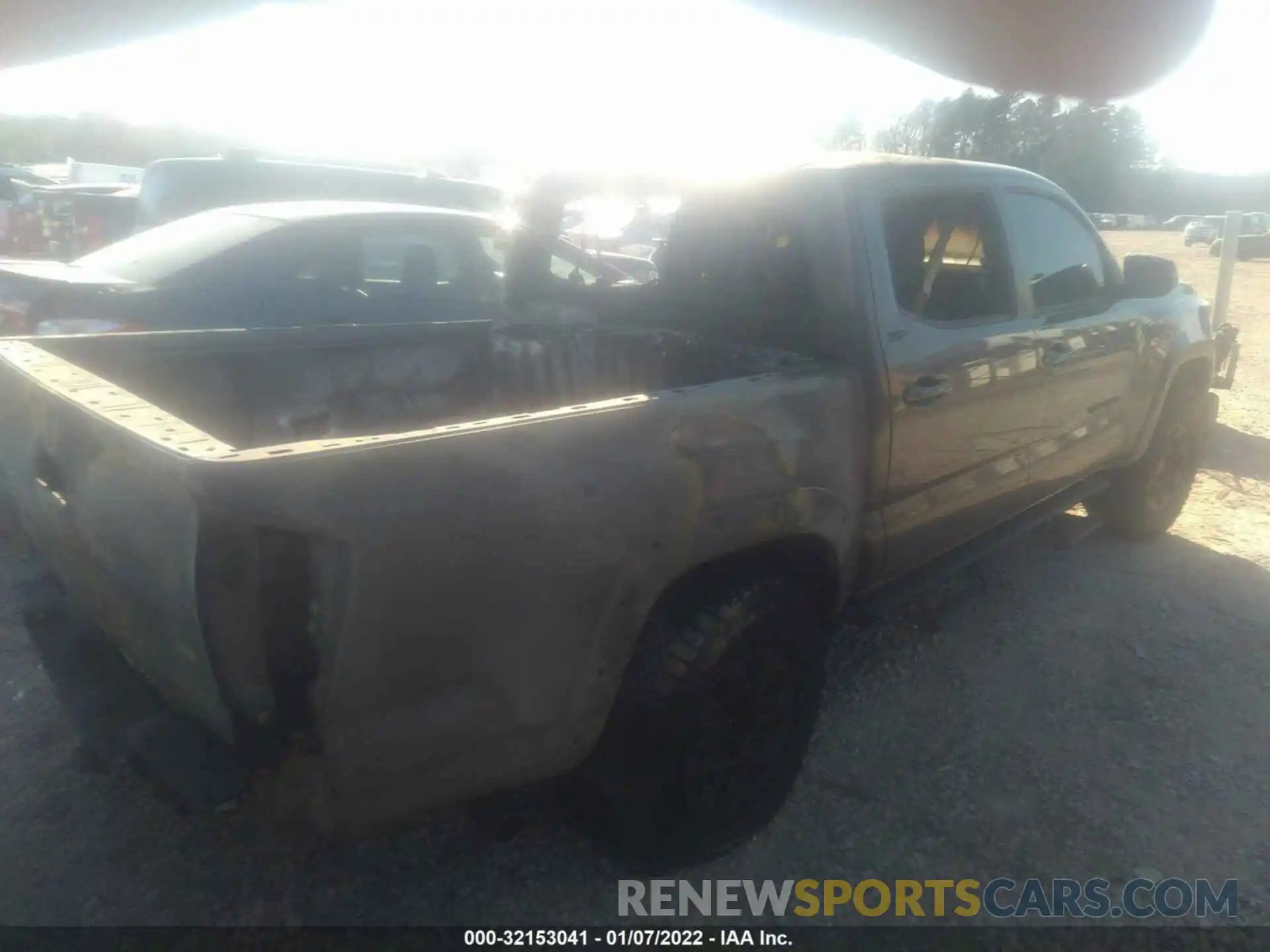 4 Photograph of a damaged car 3TMAZ5CN8KM104007 TOYOTA TACOMA 2WD 2019