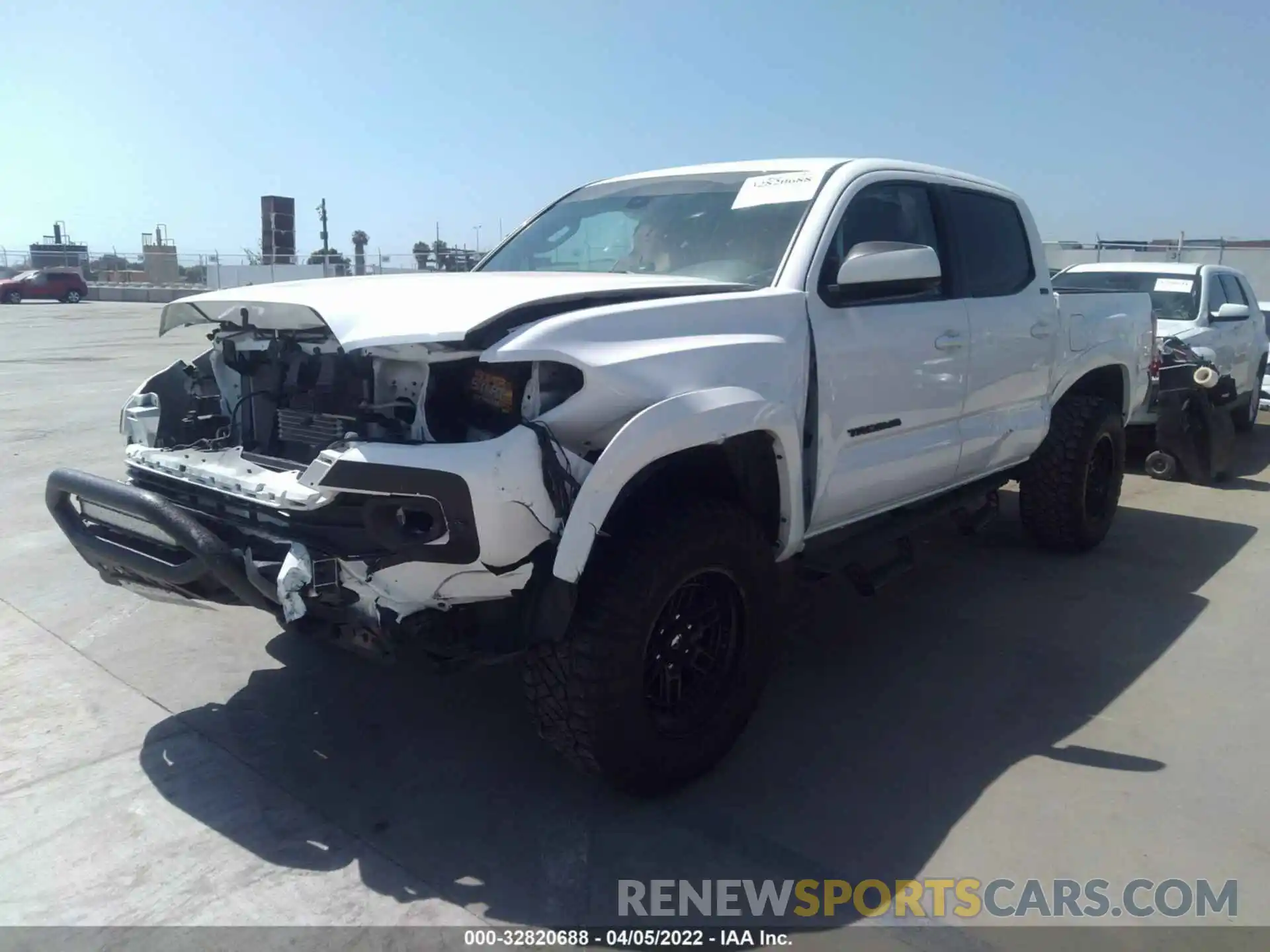 2 Фотография поврежденного автомобиля 3TMAZ5CN8KM106596 TOYOTA TACOMA 2WD 2019