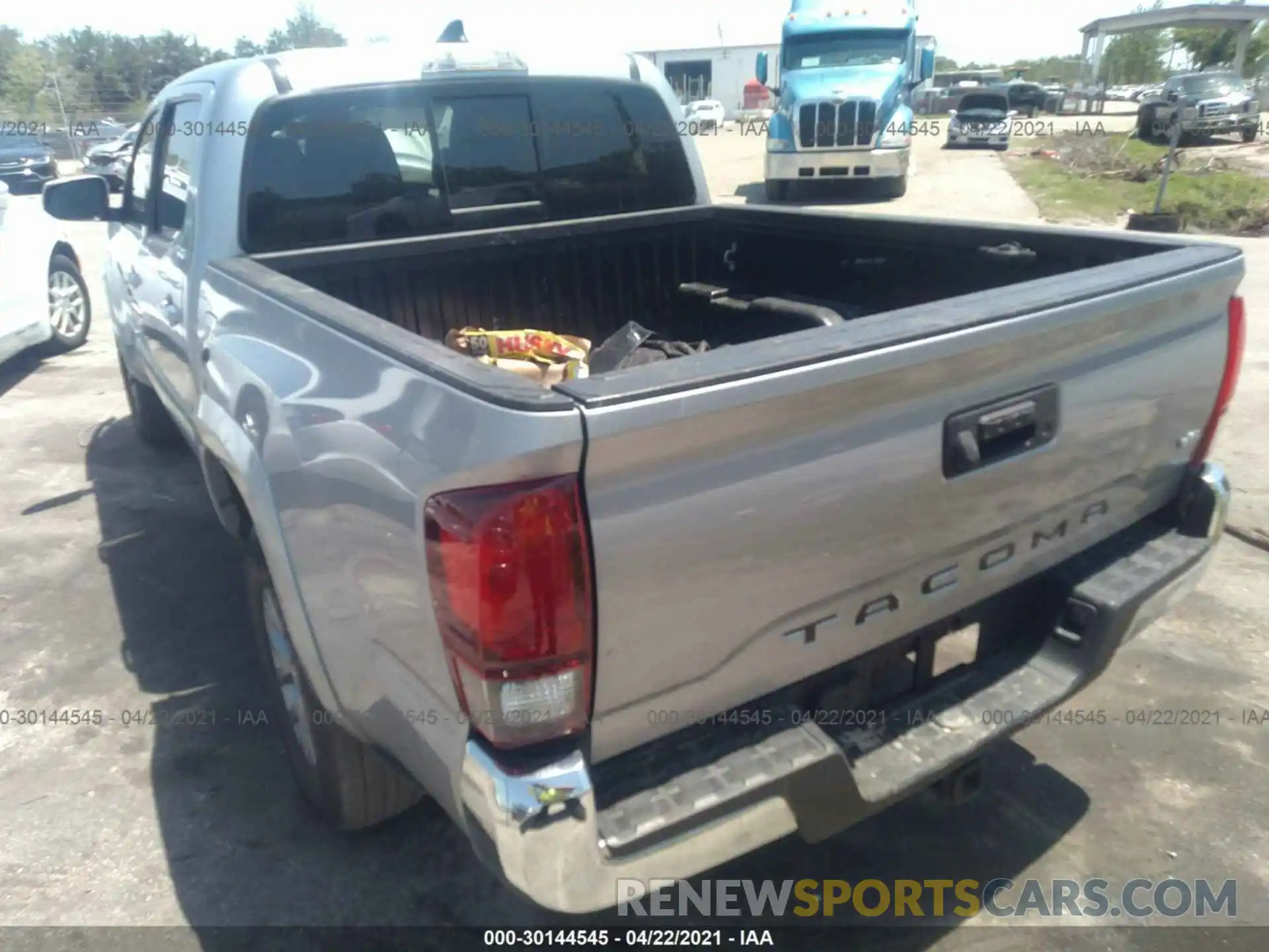 3 Photograph of a damaged car 3TMAZ5CN8KM106775 TOYOTA TACOMA 2WD 2019