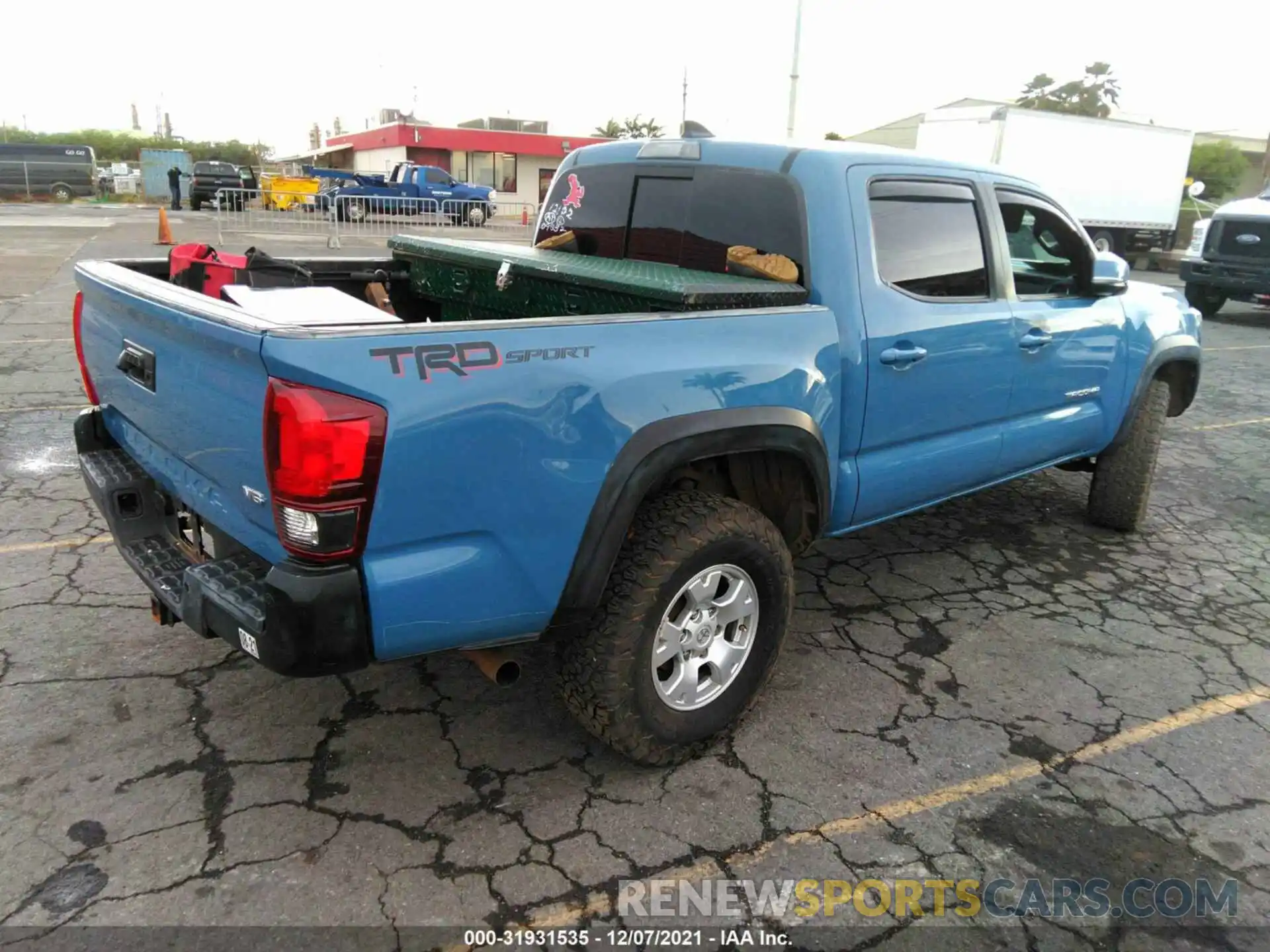 4 Photograph of a damaged car 3TMAZ5CN8KM109532 TOYOTA TACOMA 2WD 2019