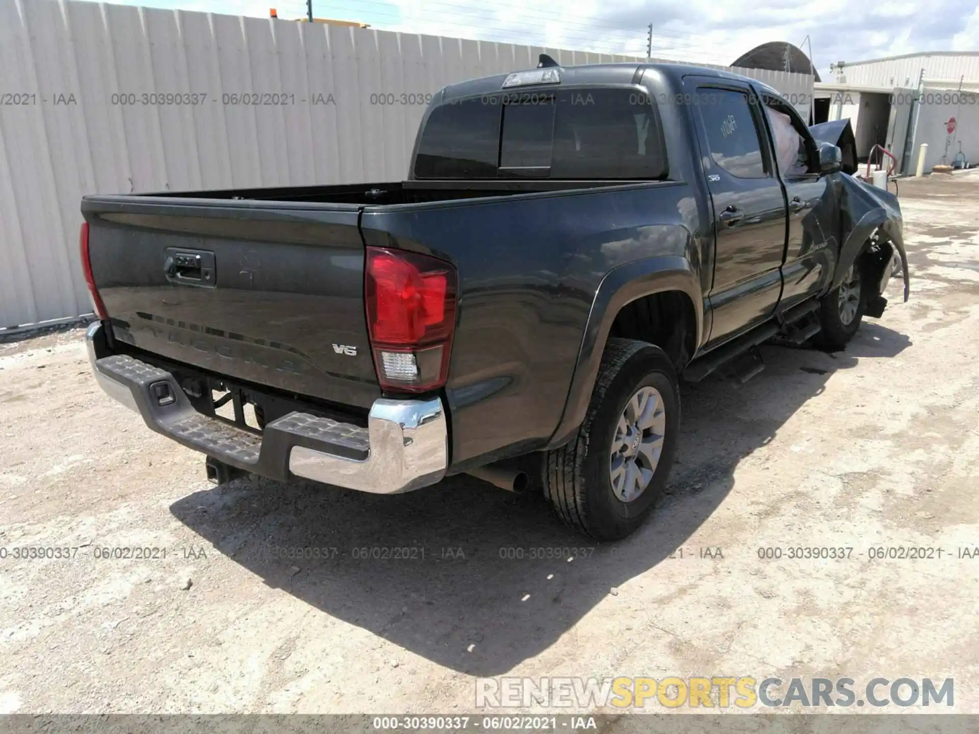 4 Photograph of a damaged car 3TMAZ5CN8KM112687 TOYOTA TACOMA 2WD 2019