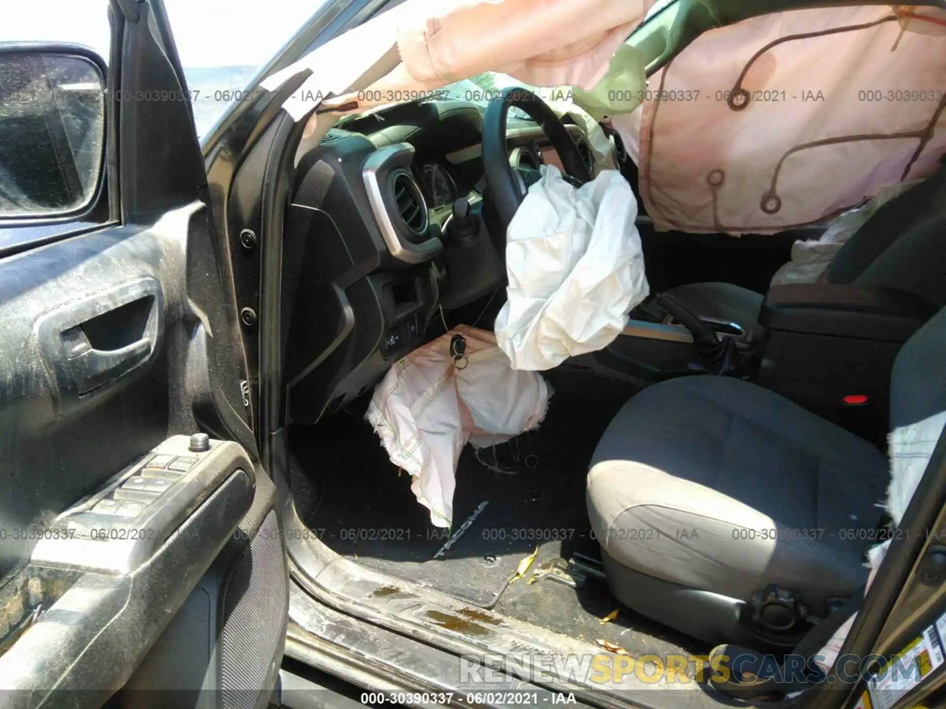 5 Photograph of a damaged car 3TMAZ5CN8KM112687 TOYOTA TACOMA 2WD 2019