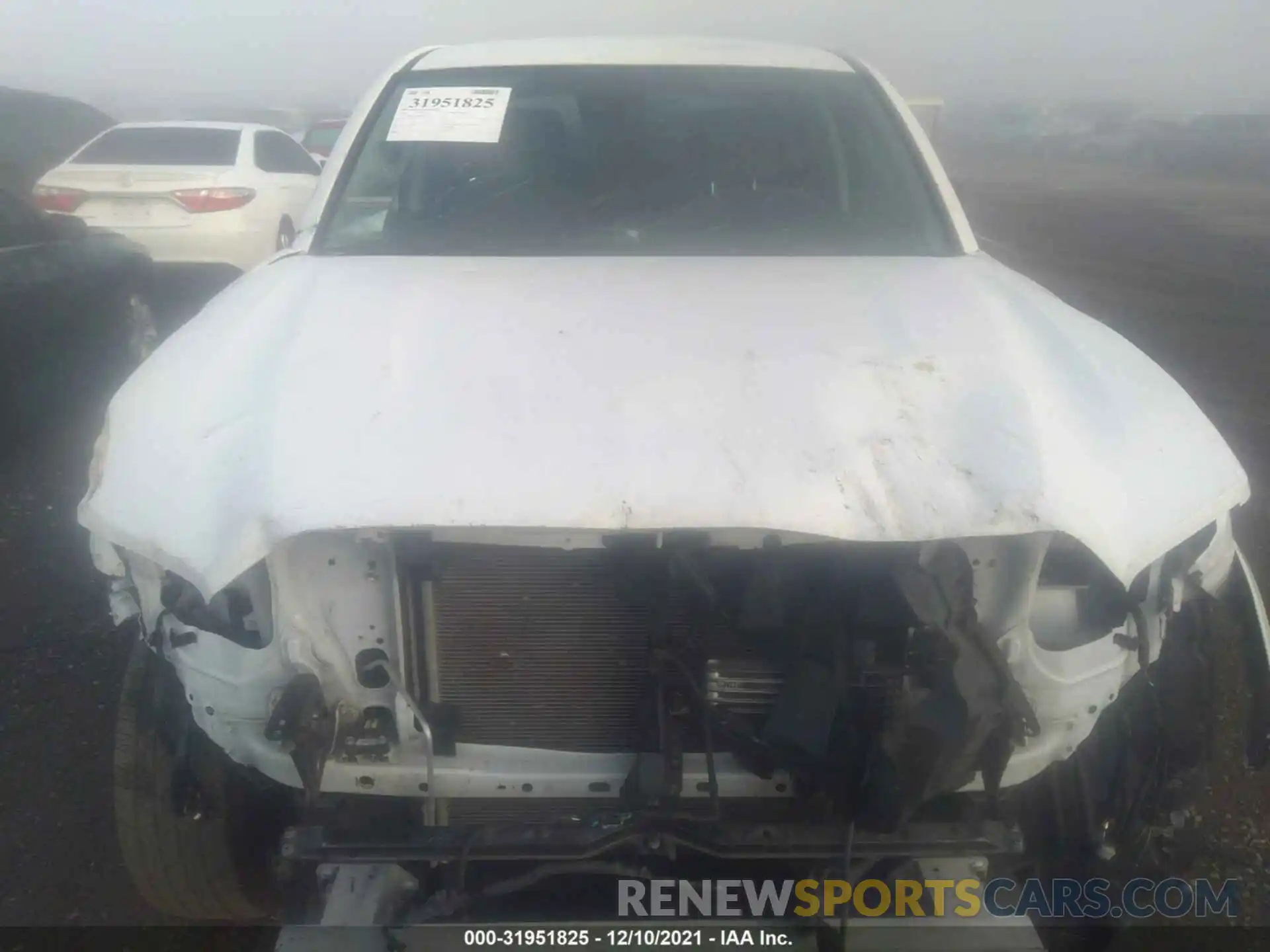 10 Photograph of a damaged car 3TMAZ5CN9KM109748 TOYOTA TACOMA 2WD 2019