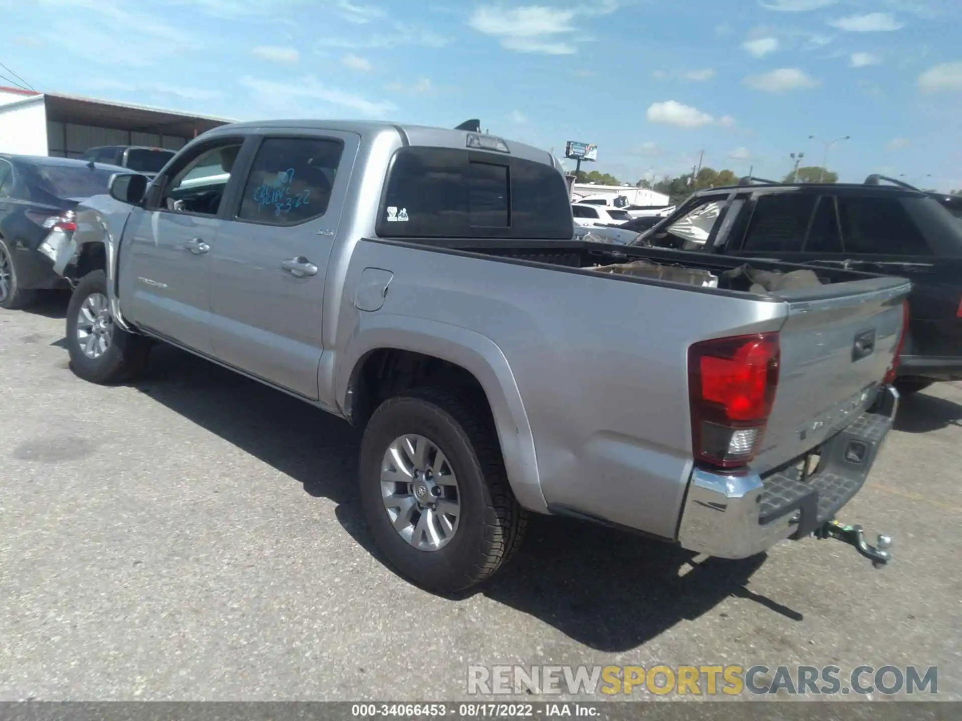 3 Photograph of a damaged car 3TMAZ5CNXKM080101 TOYOTA TACOMA 2WD 2019