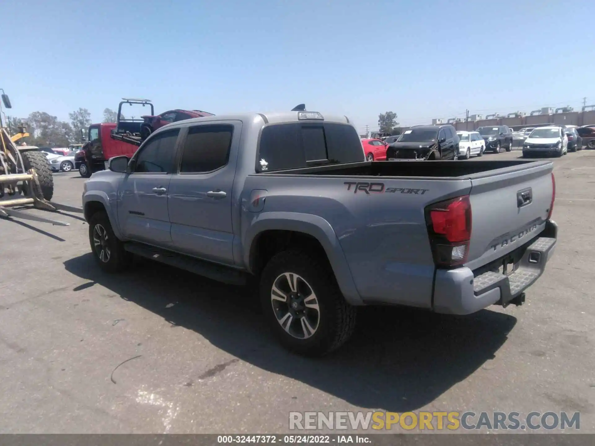 3 Photograph of a damaged car 3TMAZ5CNXKM080812 TOYOTA TACOMA 2WD 2019