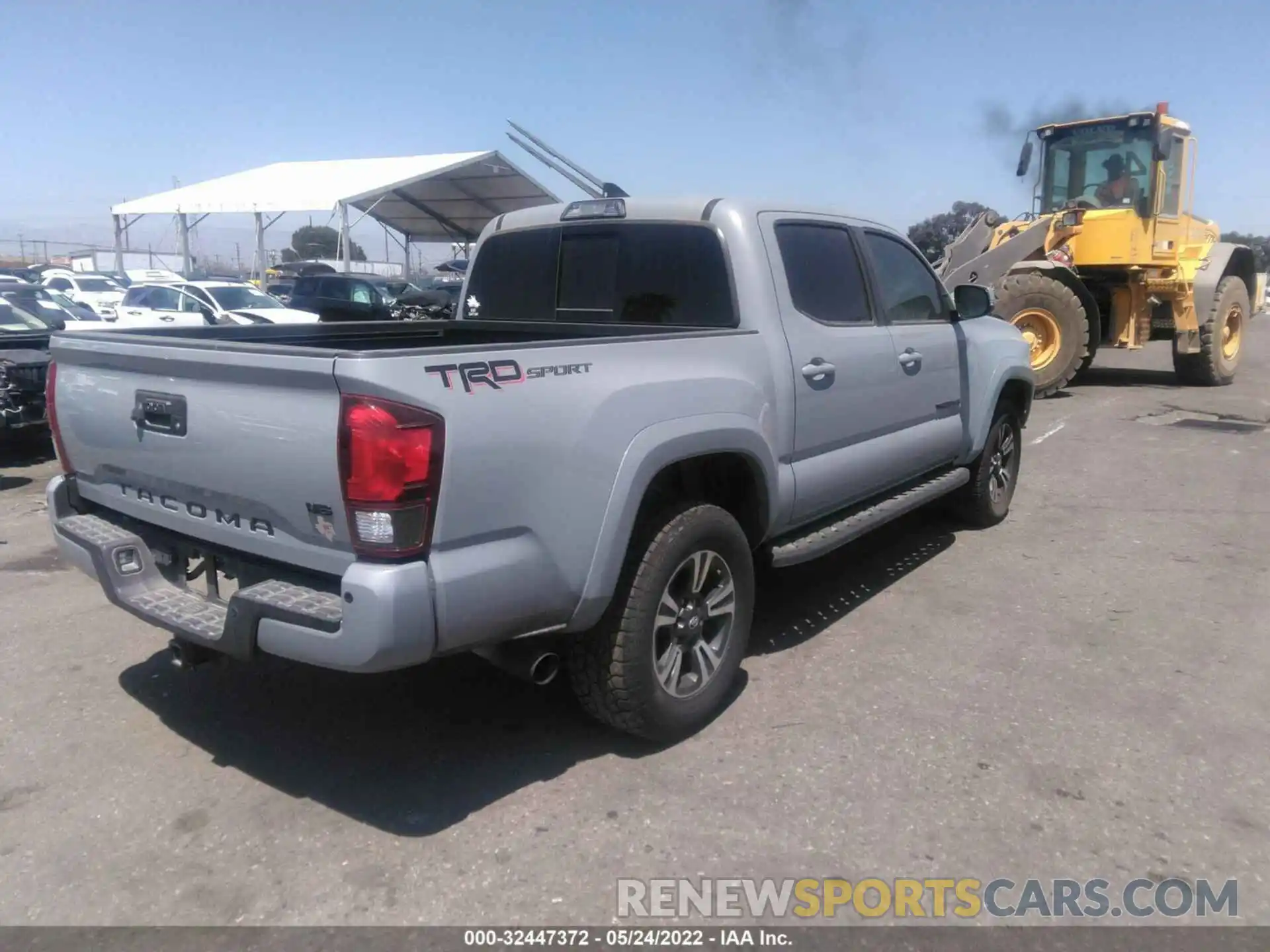 4 Photograph of a damaged car 3TMAZ5CNXKM080812 TOYOTA TACOMA 2WD 2019