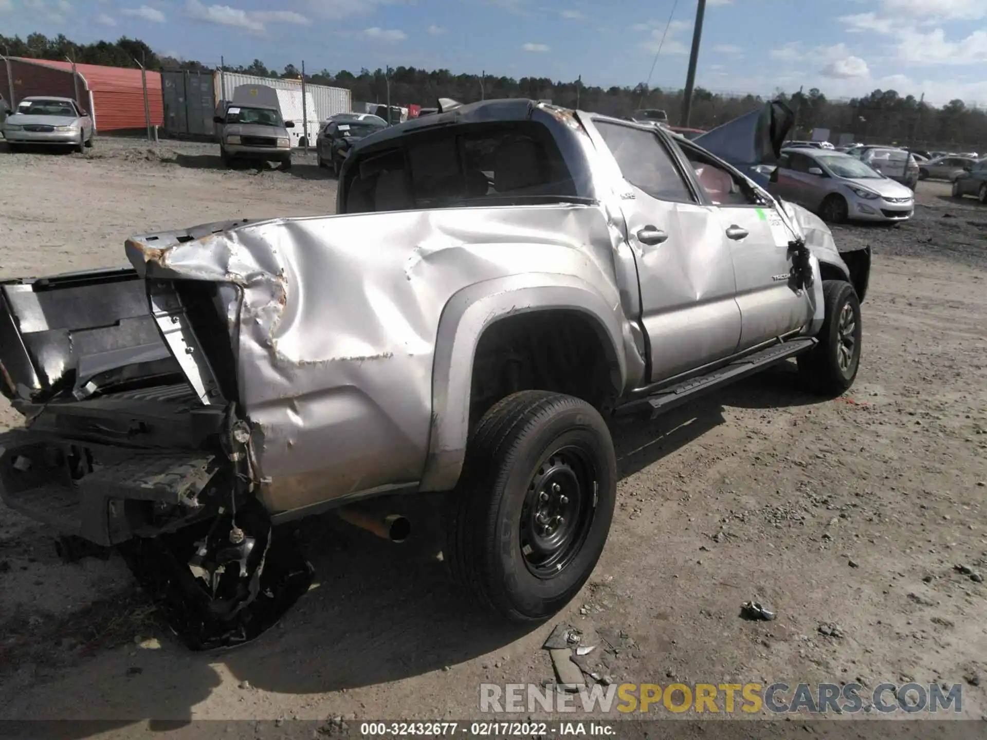 4 Фотография поврежденного автомобиля 3TMAZ5CNXKM095519 TOYOTA TACOMA 2WD 2019