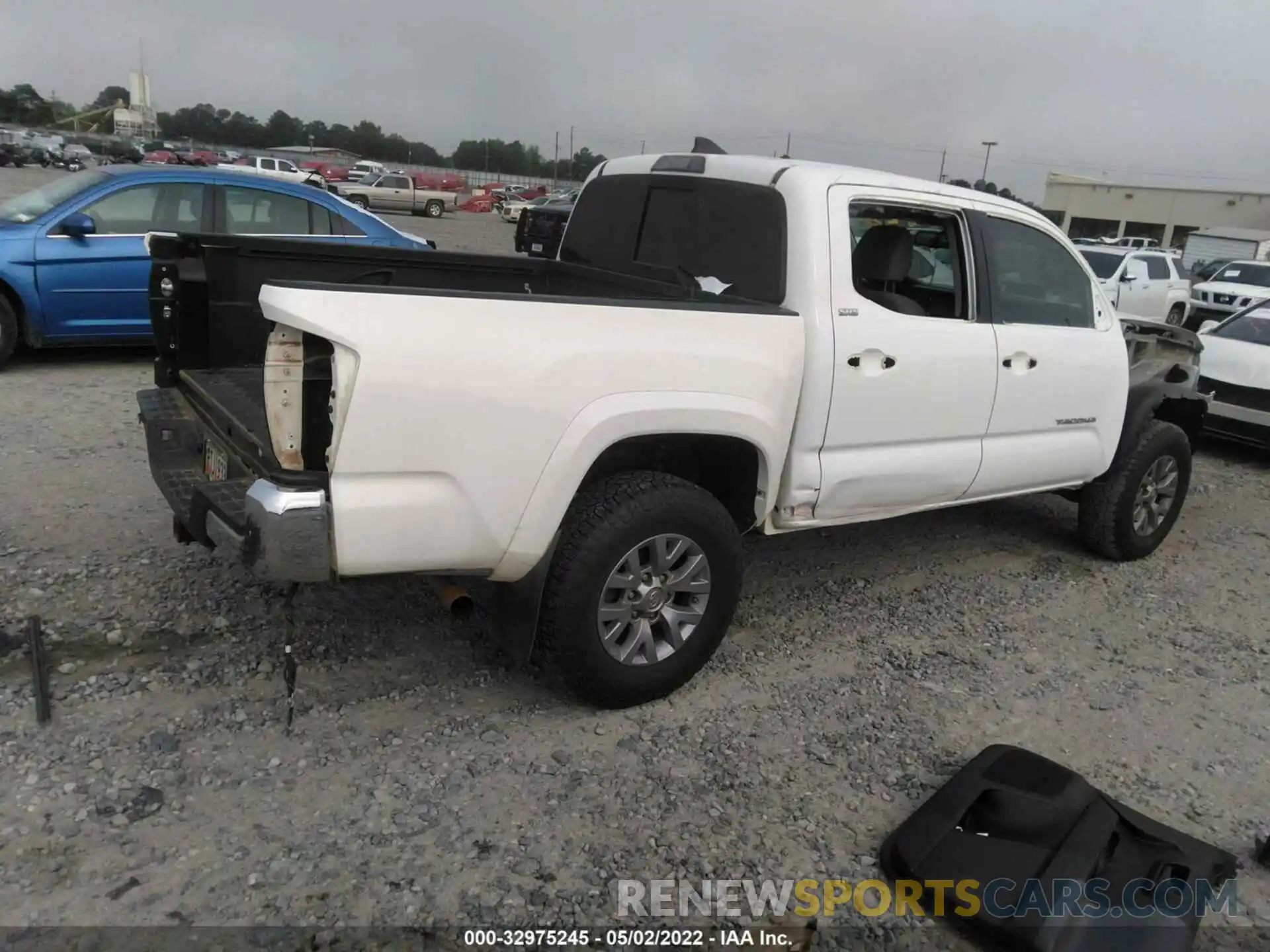 4 Photograph of a damaged car 3TMAZ5CNXKM096914 TOYOTA TACOMA 2WD 2019