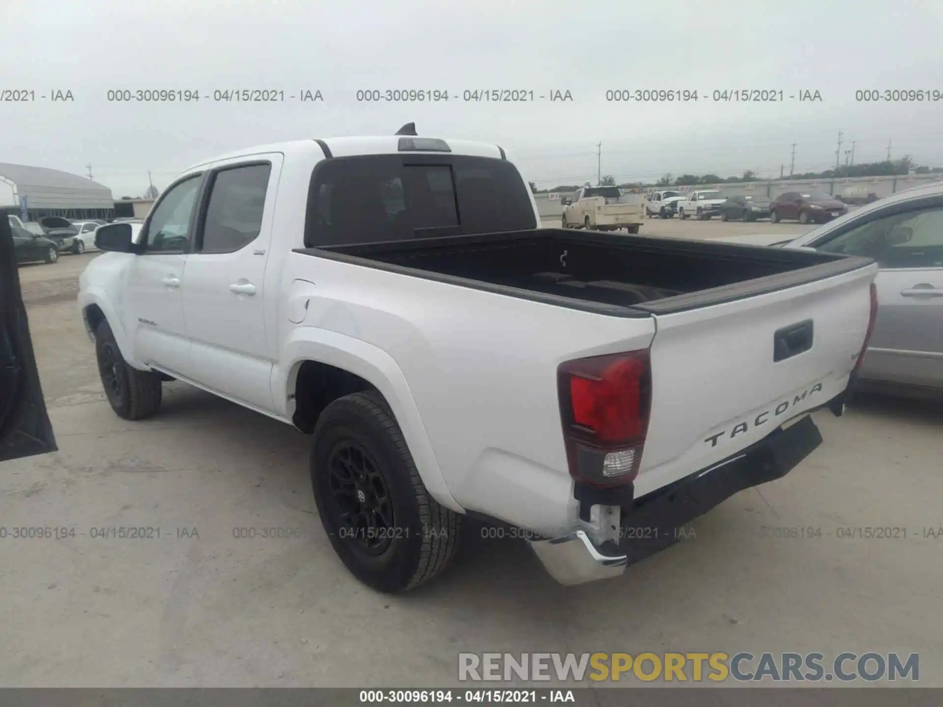 3 Фотография поврежденного автомобиля 3TMAZ5CNXKM101674 TOYOTA TACOMA 2WD 2019