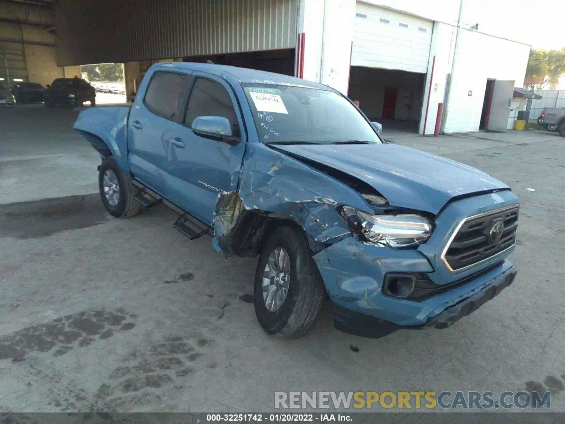 1 Photograph of a damaged car 3TMAZ5CNXKM110598 TOYOTA TACOMA 2WD 2019