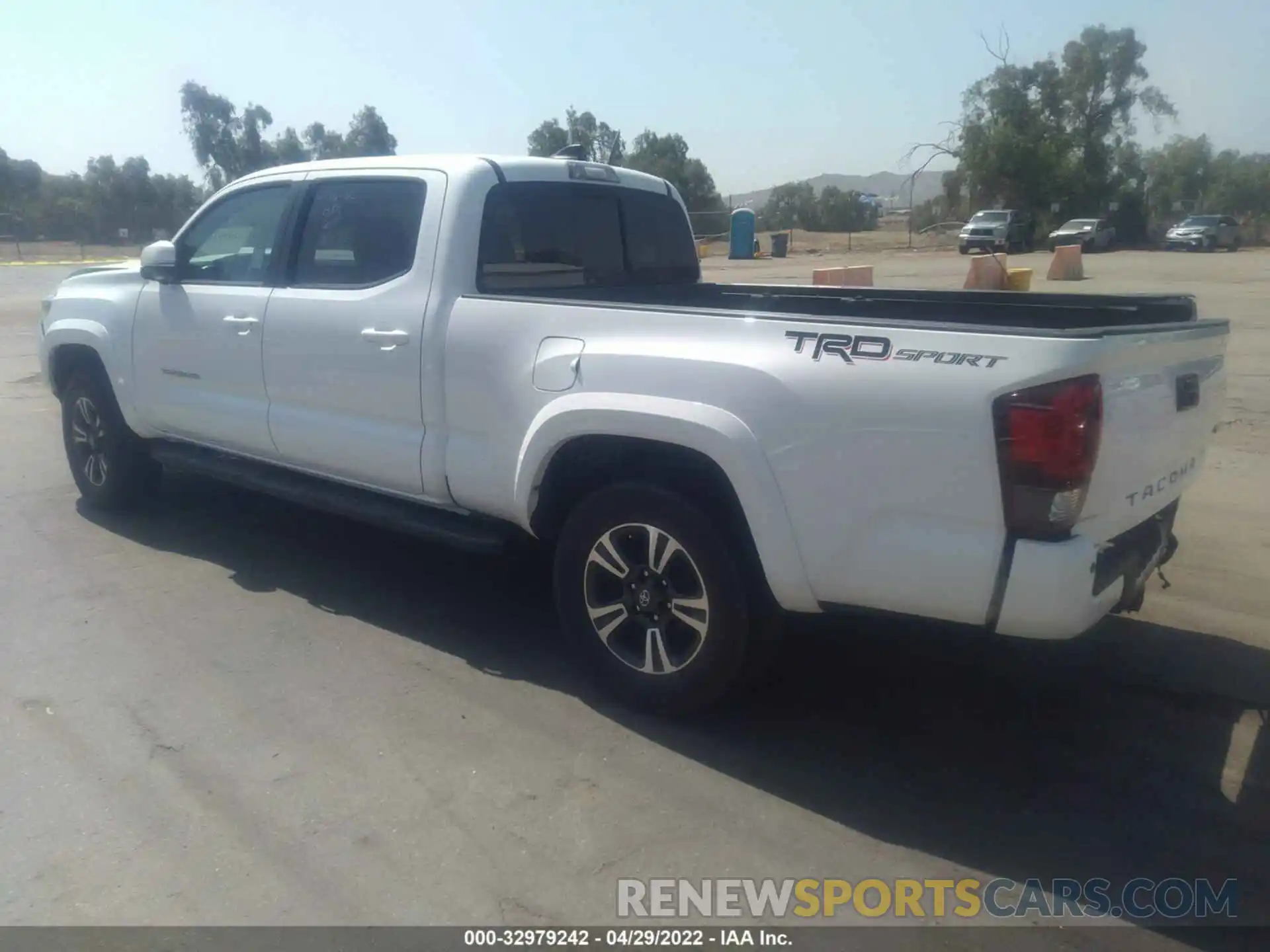 3 Фотография поврежденного автомобиля 3TMBZ5DN3KM020695 TOYOTA TACOMA 2WD 2019