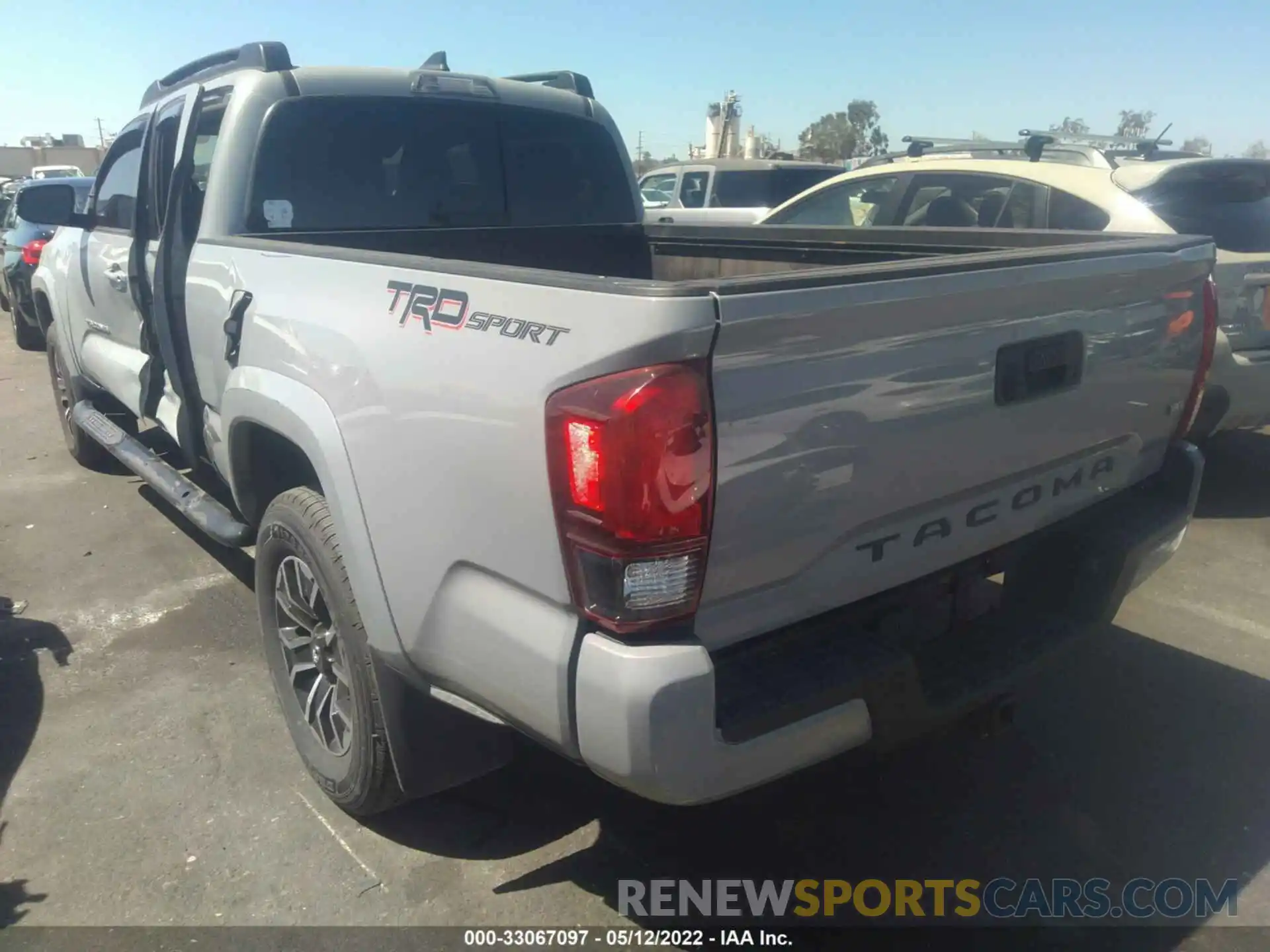 3 Фотография поврежденного автомобиля 3TMBZ5DN8KM020417 TOYOTA TACOMA 2WD 2019