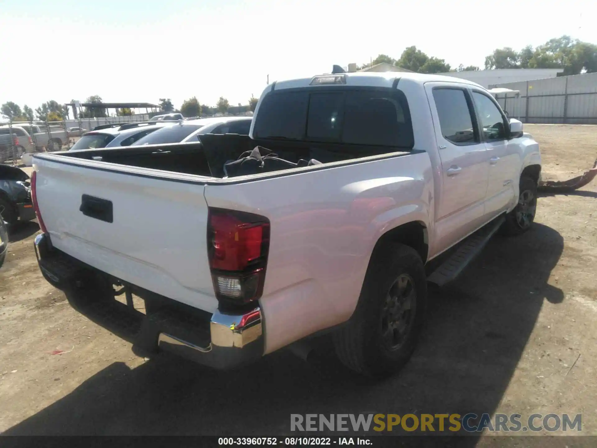 4 Photograph of a damaged car 5TFAX5GN0KX141708 TOYOTA TACOMA 2WD 2019