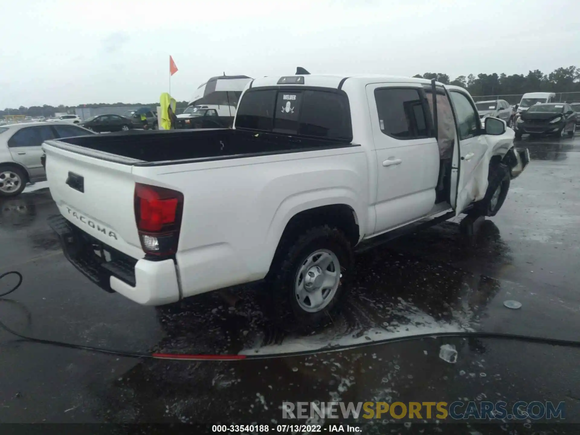 4 Фотография поврежденного автомобиля 5TFAX5GN1KX146545 TOYOTA TACOMA 2WD 2019