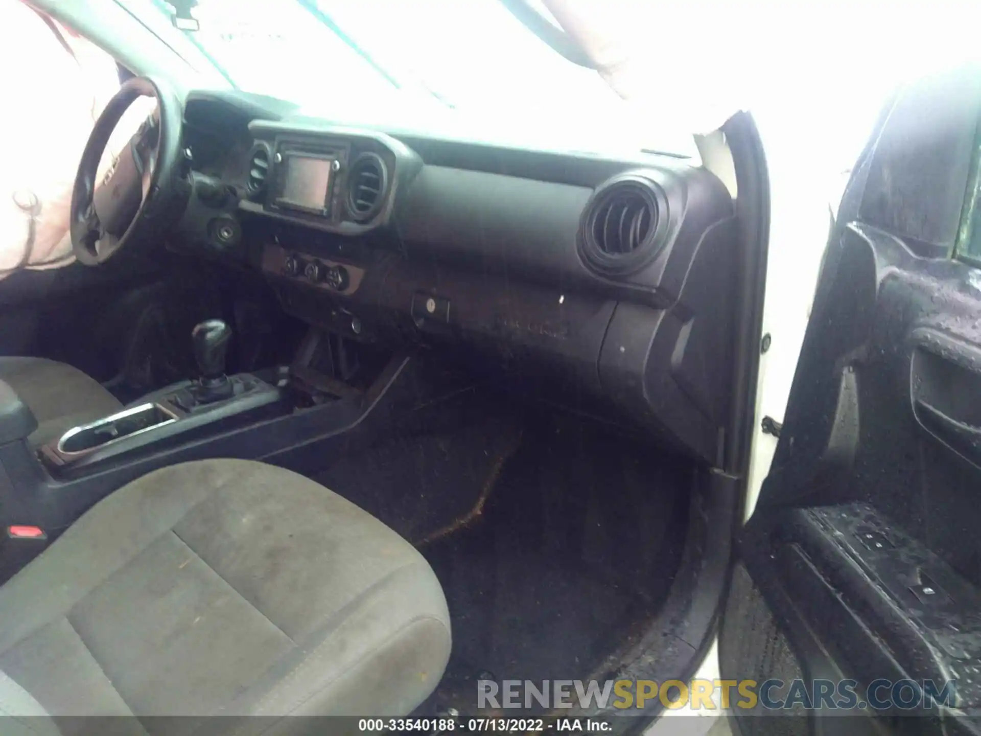 5 Photograph of a damaged car 5TFAX5GN1KX146545 TOYOTA TACOMA 2WD 2019