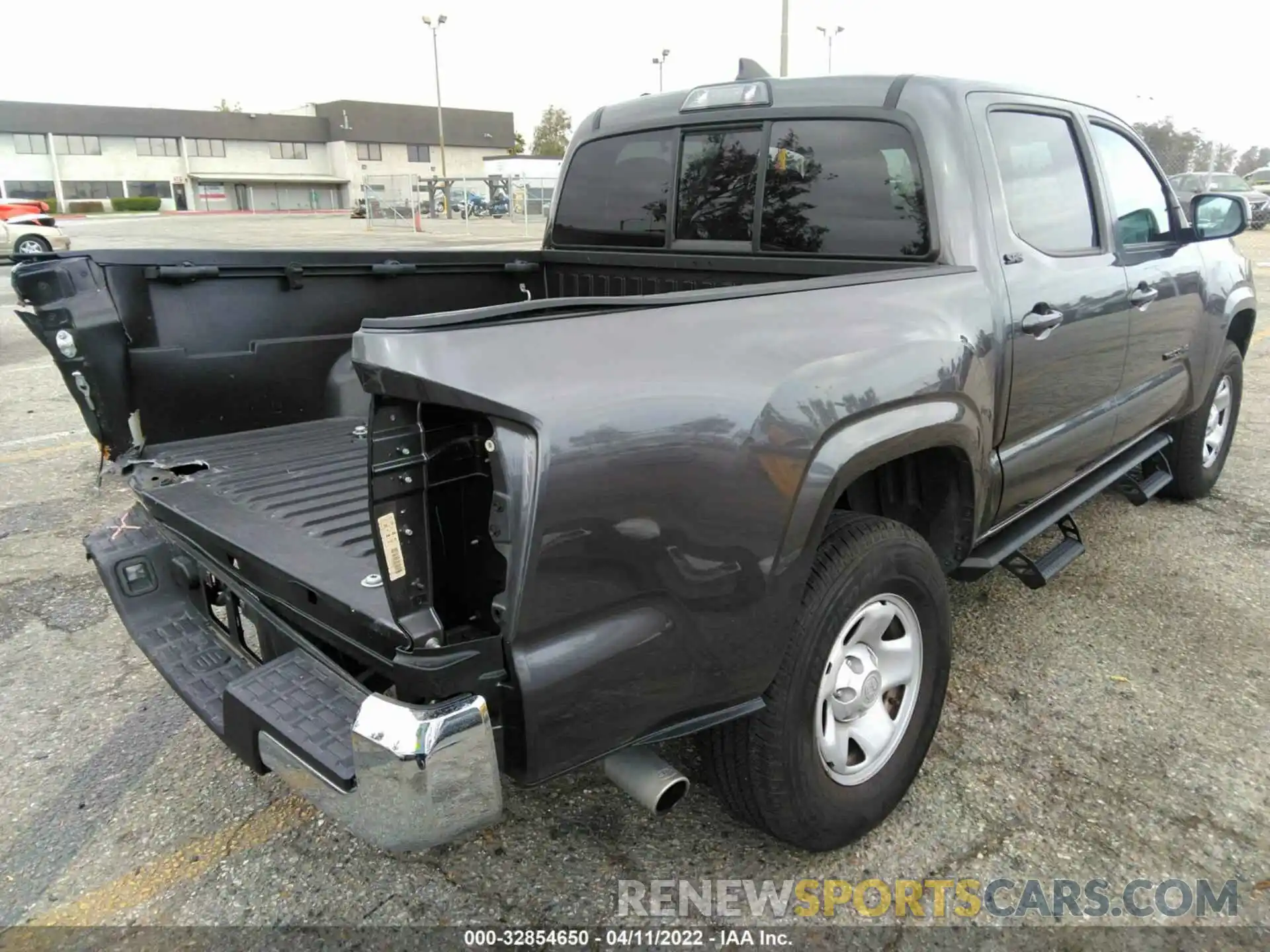 4 Photograph of a damaged car 5TFAX5GN1KX152782 TOYOTA TACOMA 2WD 2019