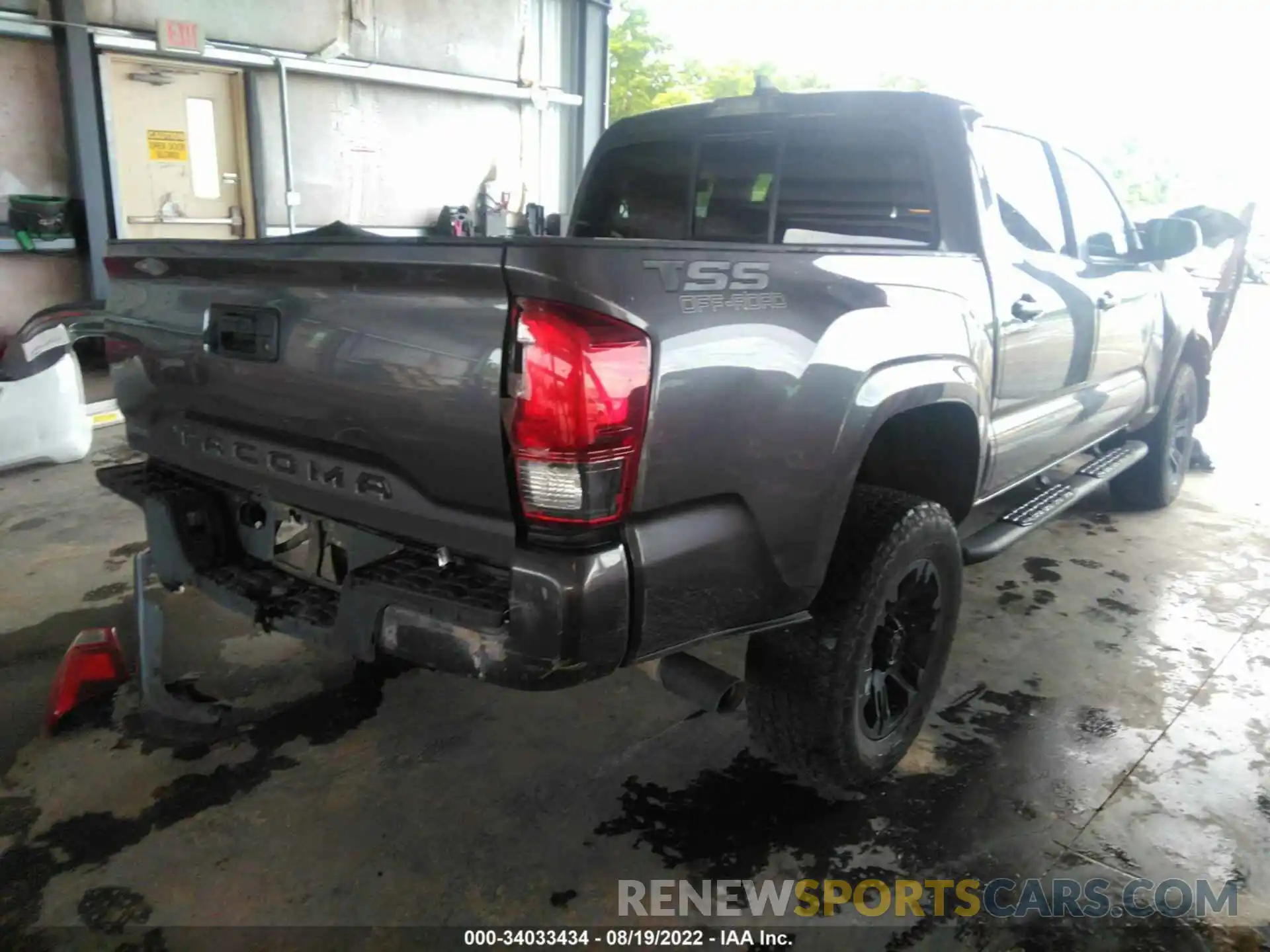 4 Photograph of a damaged car 5TFAX5GN2KX138051 TOYOTA TACOMA 2WD 2019