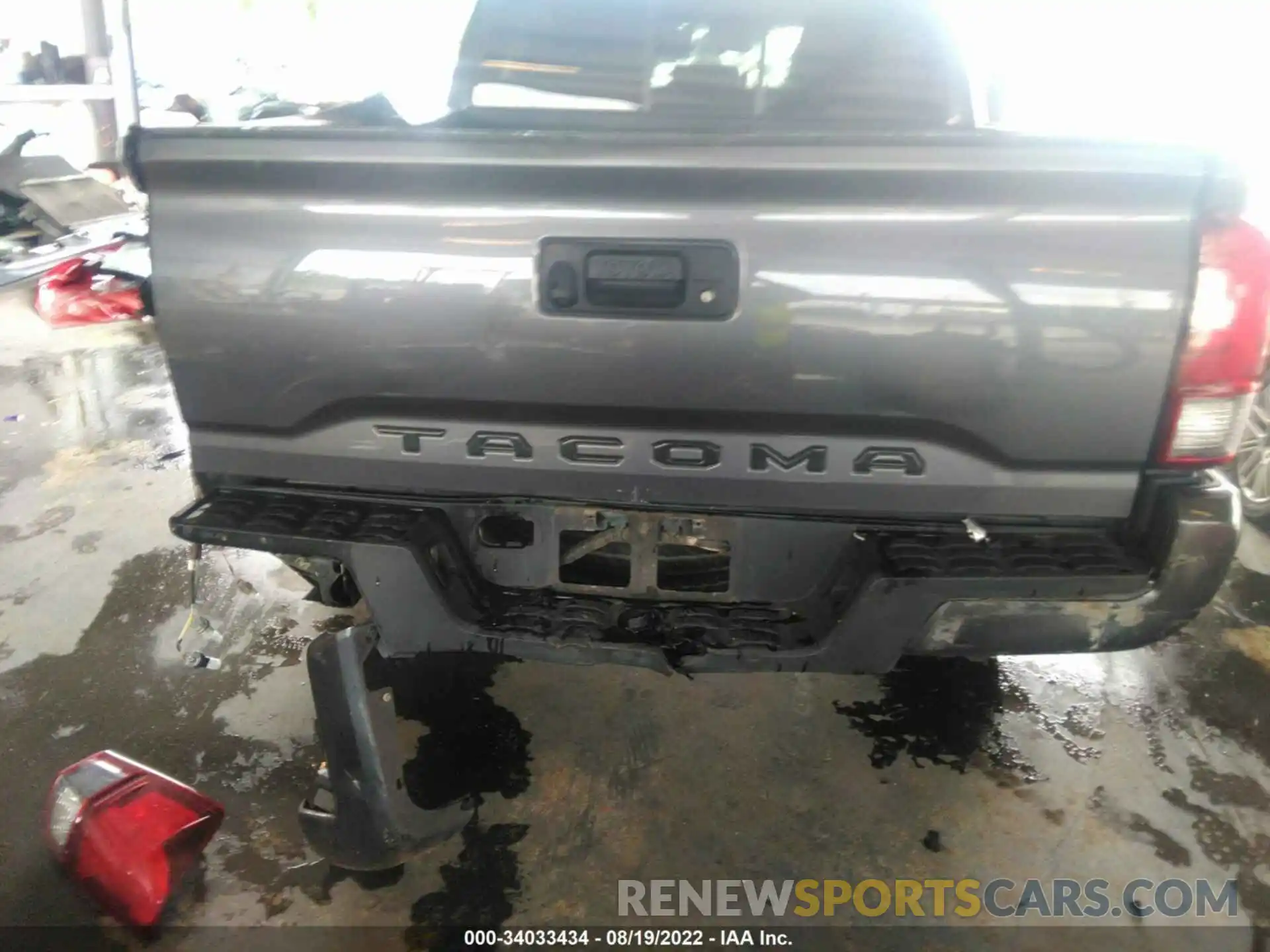 8 Photograph of a damaged car 5TFAX5GN2KX138051 TOYOTA TACOMA 2WD 2019