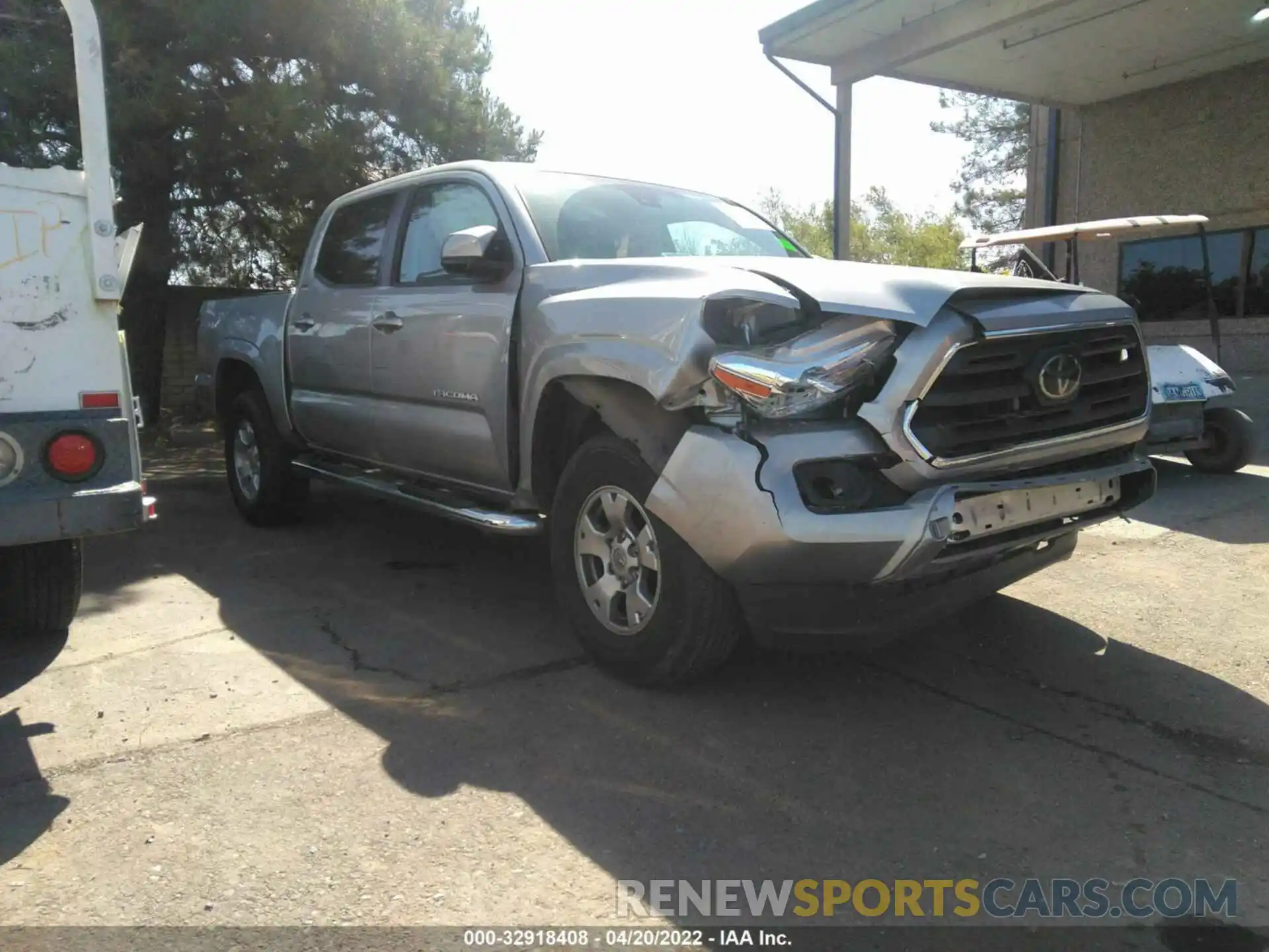 1 Photograph of a damaged car 5TFAX5GN3KX142688 TOYOTA TACOMA 2WD 2019