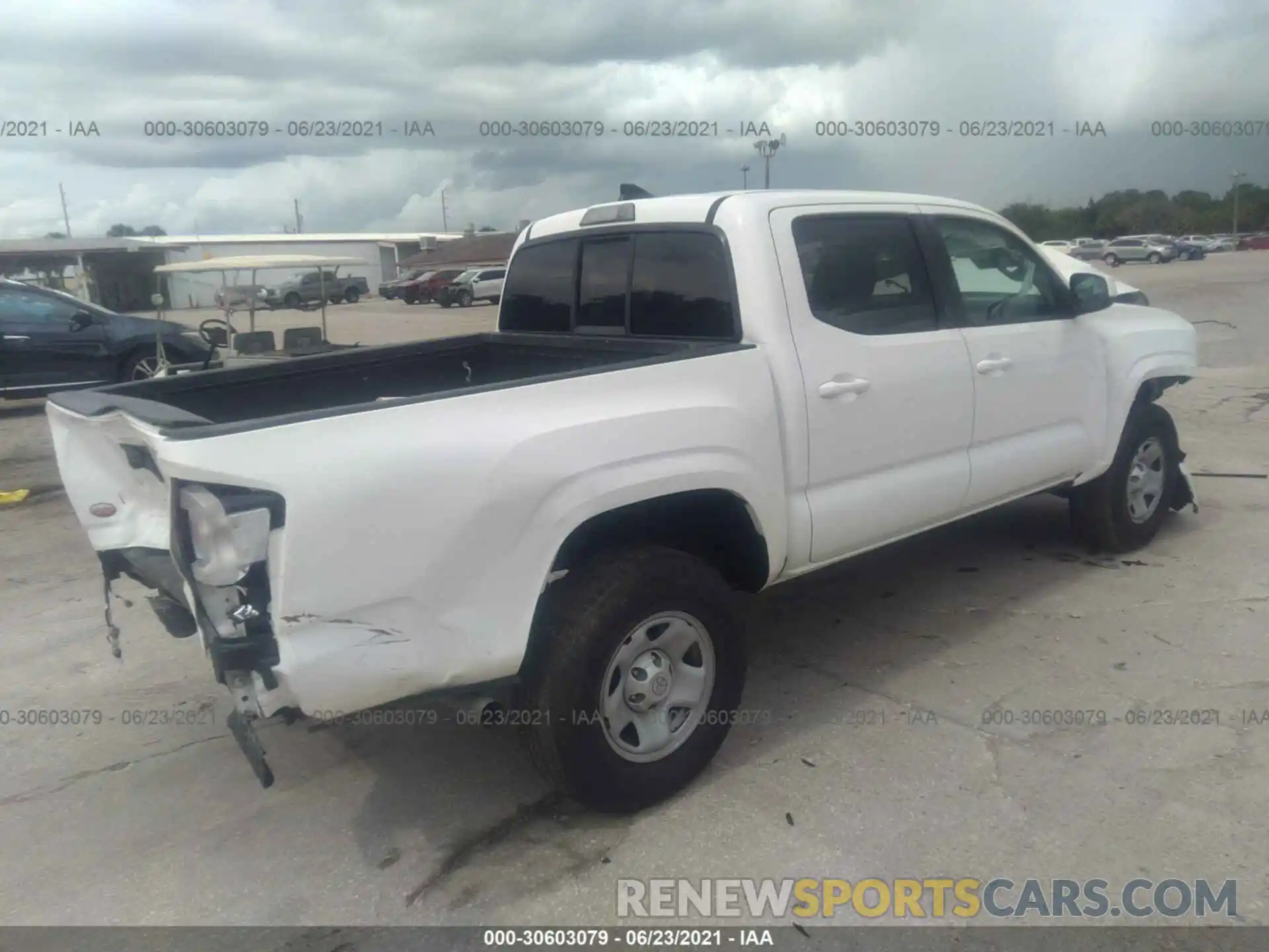 4 Фотография поврежденного автомобиля 5TFAX5GN3KX147275 TOYOTA TACOMA 2WD 2019