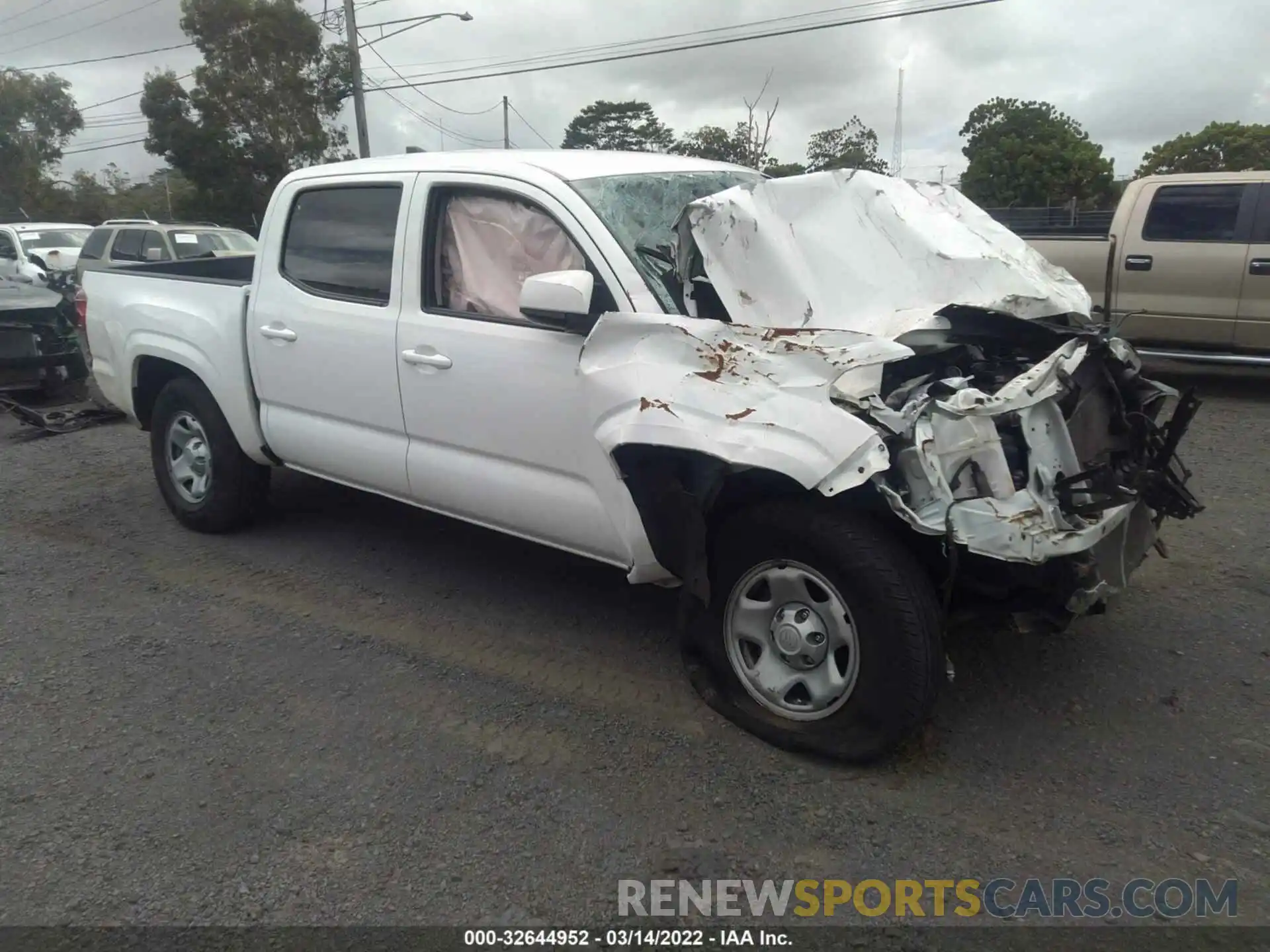 1 Photograph of a damaged car 5TFAX5GN3KX155585 TOYOTA TACOMA 2WD 2019