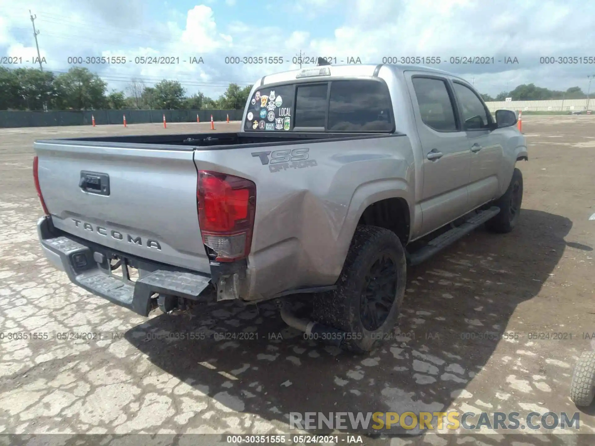 4 Photograph of a damaged car 5TFAX5GN4KX134714 TOYOTA TACOMA 2WD 2019