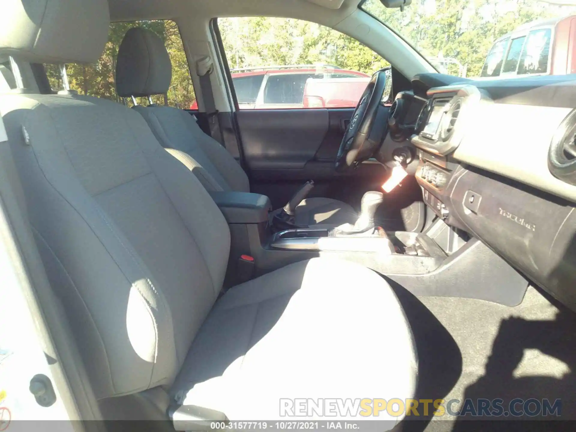 5 Photograph of a damaged car 5TFAX5GN4KX144658 TOYOTA TACOMA 2WD 2019