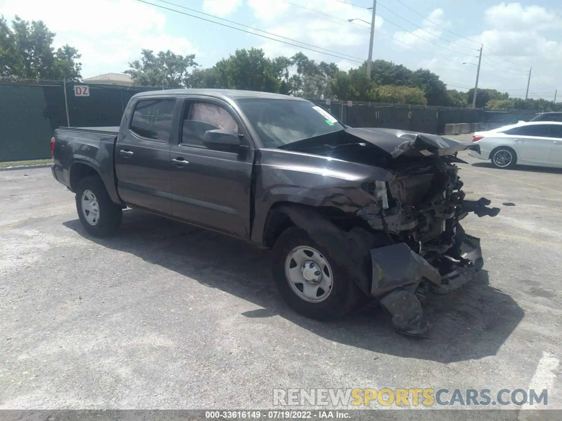 1 Photograph of a damaged car 5TFAX5GN4KX148841 TOYOTA TACOMA 2WD 2019