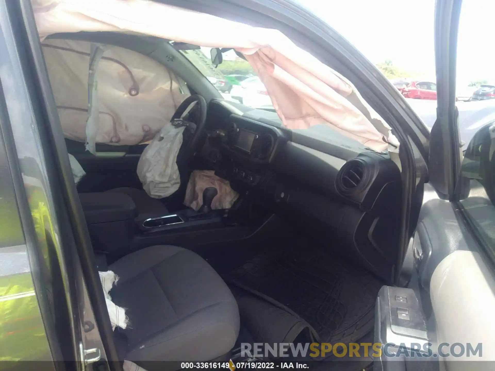 5 Photograph of a damaged car 5TFAX5GN4KX148841 TOYOTA TACOMA 2WD 2019