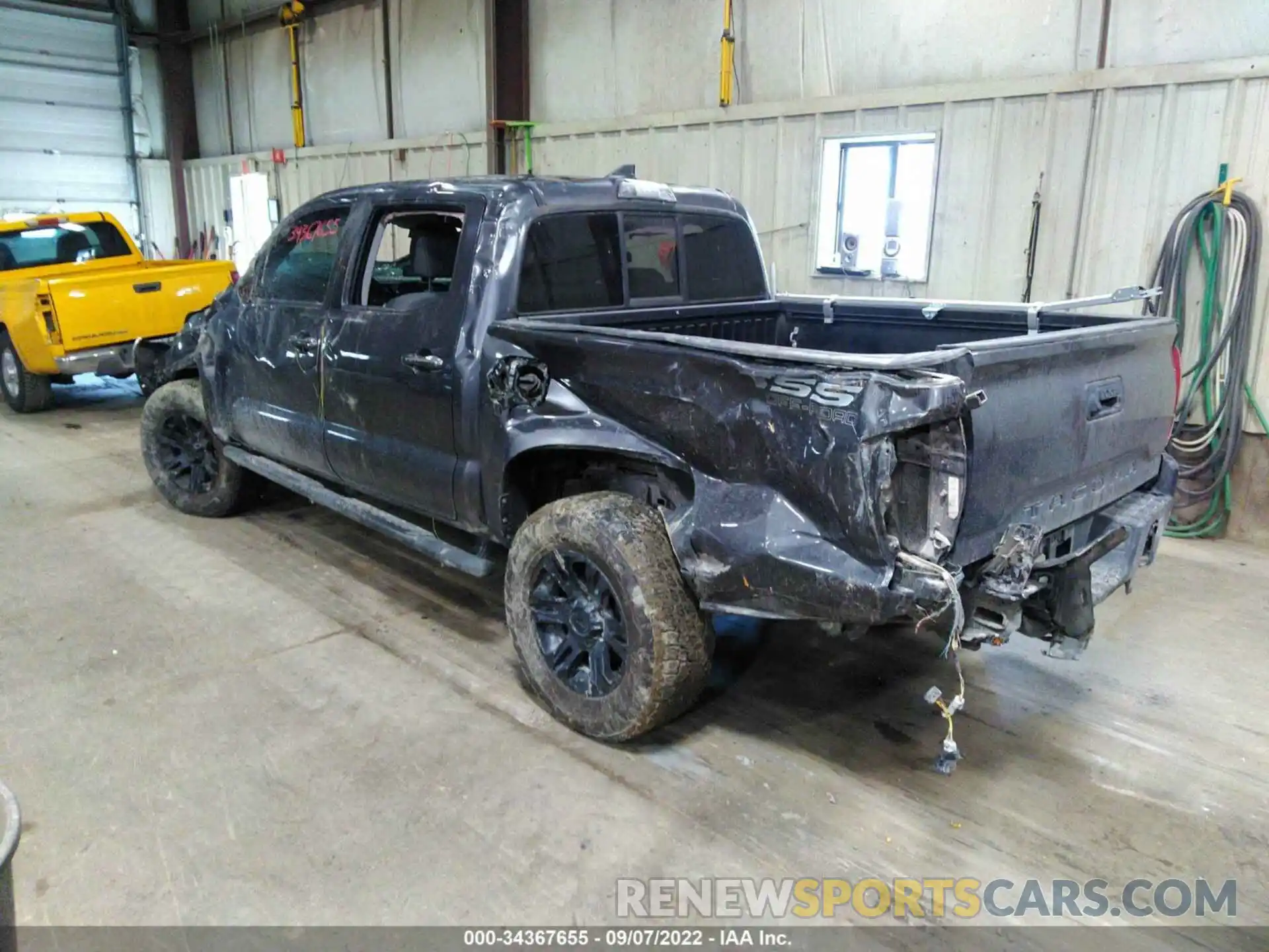 3 Фотография поврежденного автомобиля 5TFAX5GN5KX137170 TOYOTA TACOMA 2WD 2019