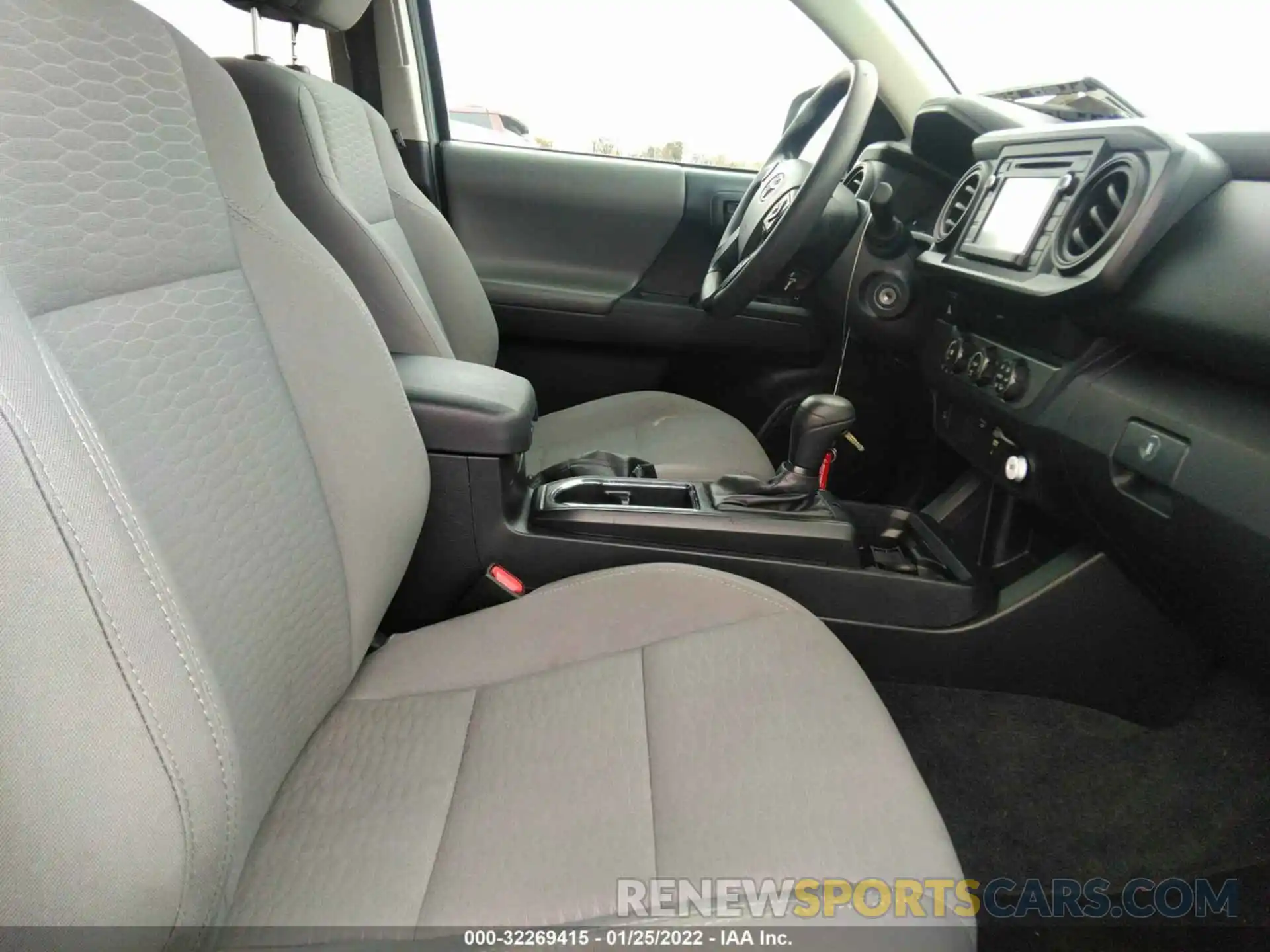 5 Photograph of a damaged car 5TFAX5GN5KX138366 TOYOTA TACOMA 2WD 2019