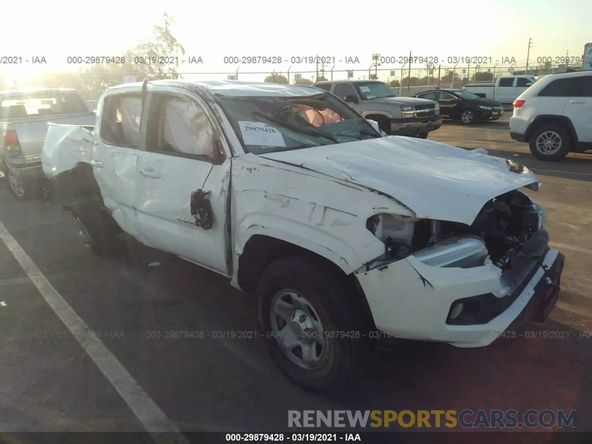 1 Фотография поврежденного автомобиля 5TFAX5GN6KX133032 TOYOTA TACOMA 2WD 2019