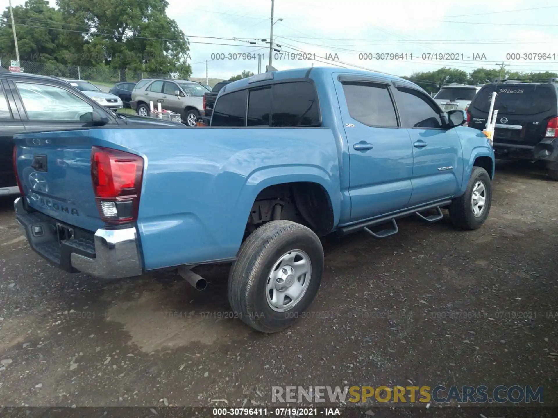 4 Photograph of a damaged car 5TFAX5GN6KX141471 TOYOTA TACOMA 2WD 2019