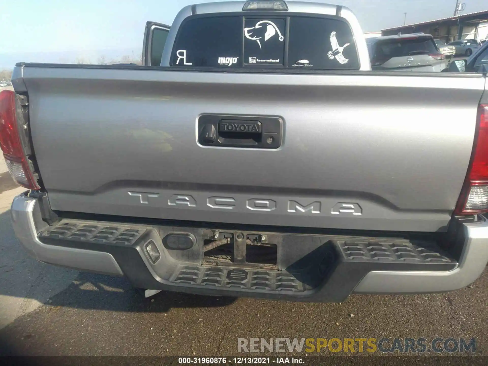 8 Photograph of a damaged car 5TFAX5GN6KX155564 TOYOTA TACOMA 2WD 2019