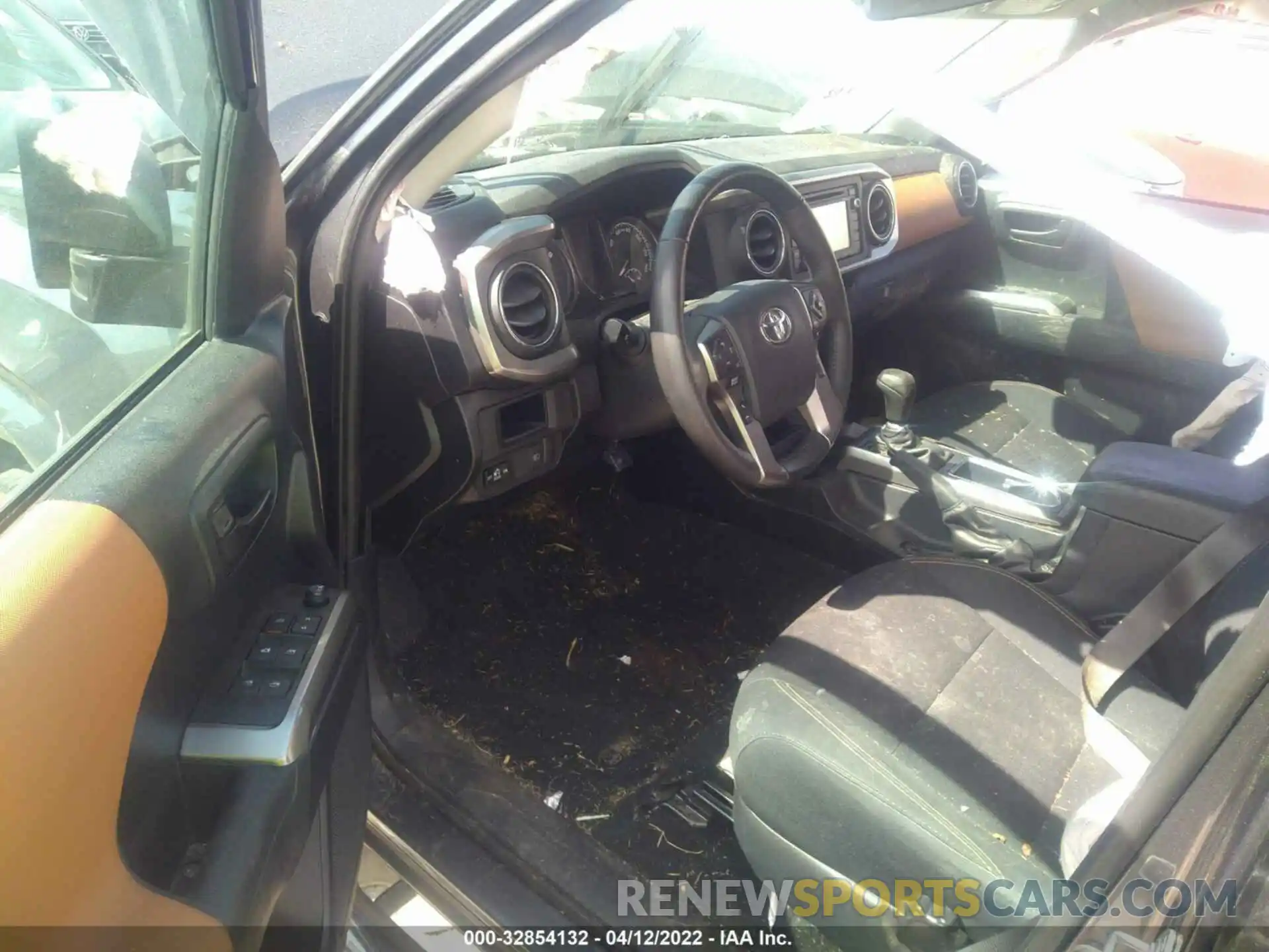 5 Photograph of a damaged car 5TFAX5GN6KX158819 TOYOTA TACOMA 2WD 2019