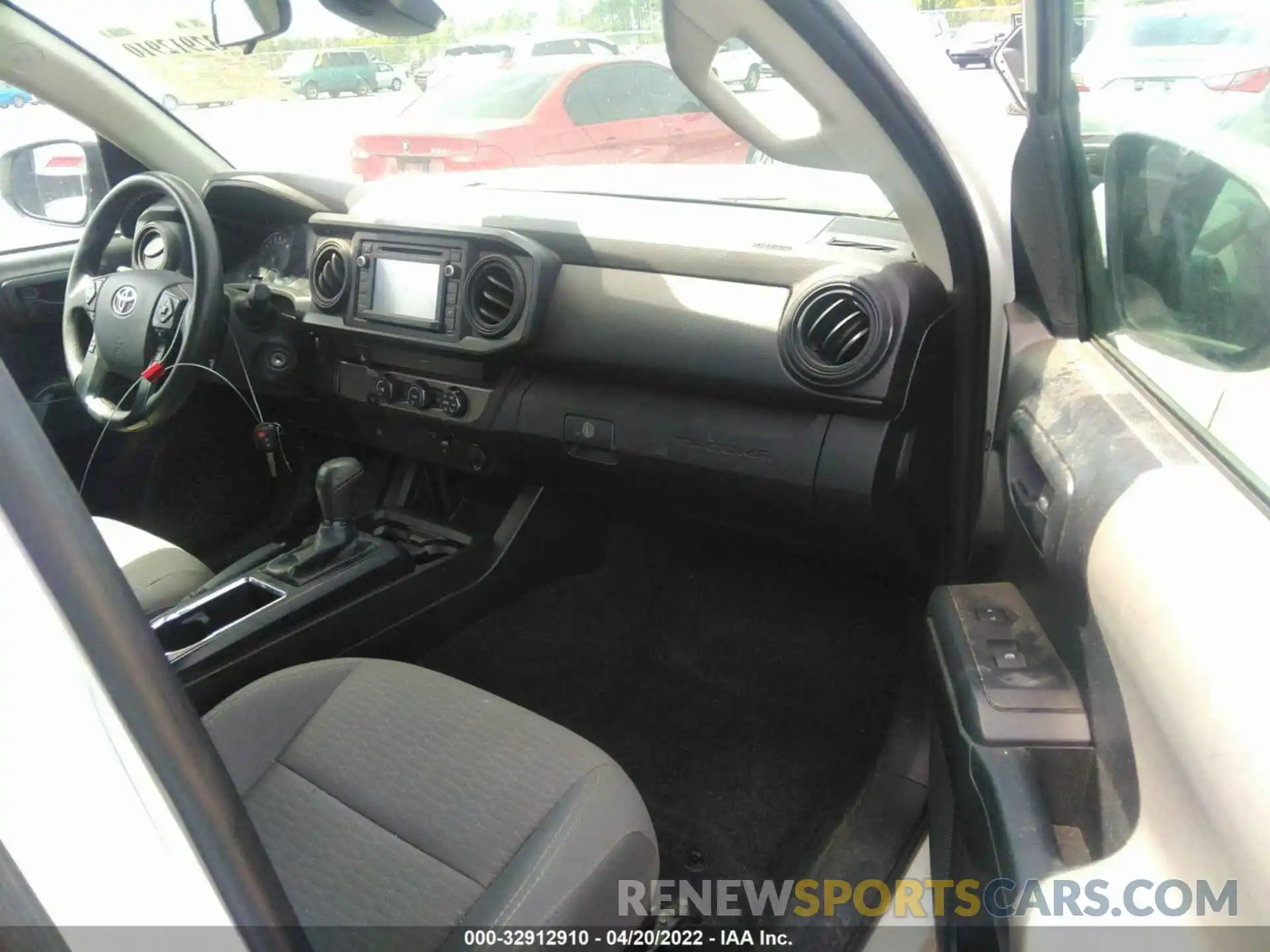 5 Photograph of a damaged car 5TFAX5GN6KX159713 TOYOTA TACOMA 2WD 2019